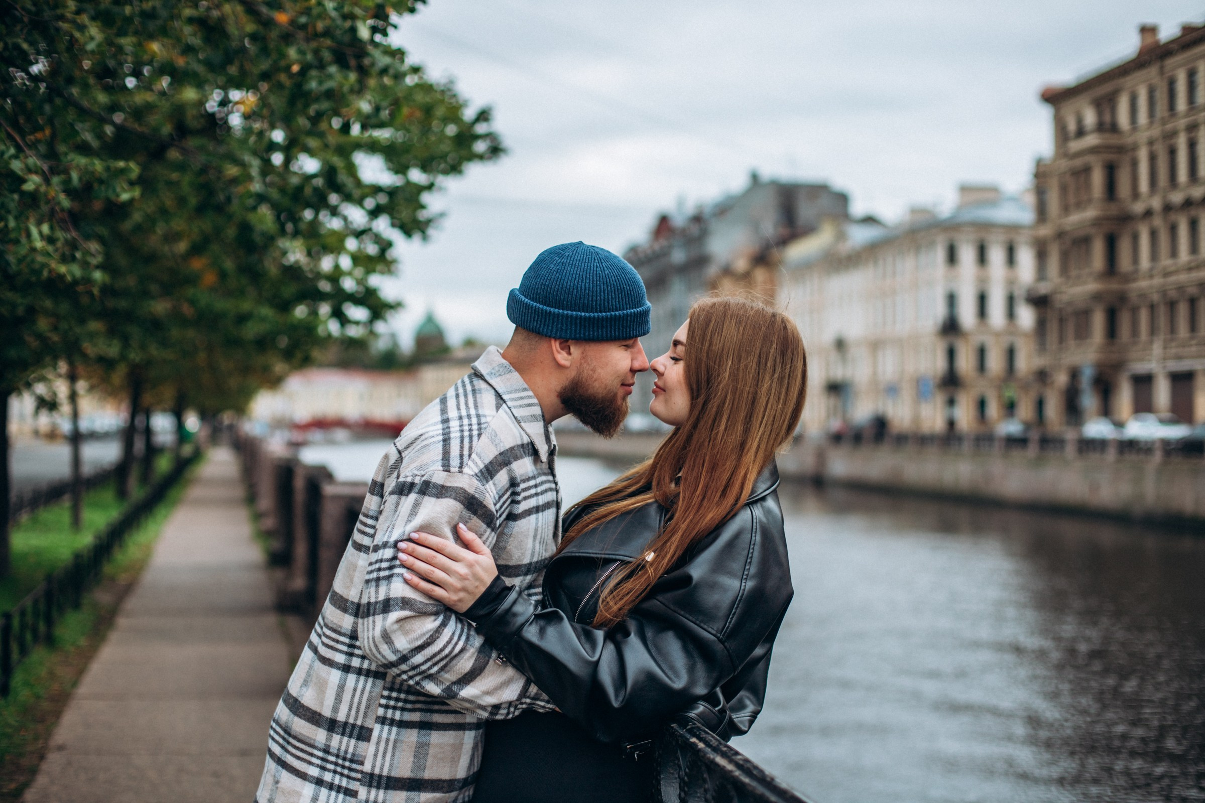 Владимир и Екатерина в октябре. Фотопрогулка в Петербурге. Индивидуальный и семейный фотограф в Санкт-Петербурге