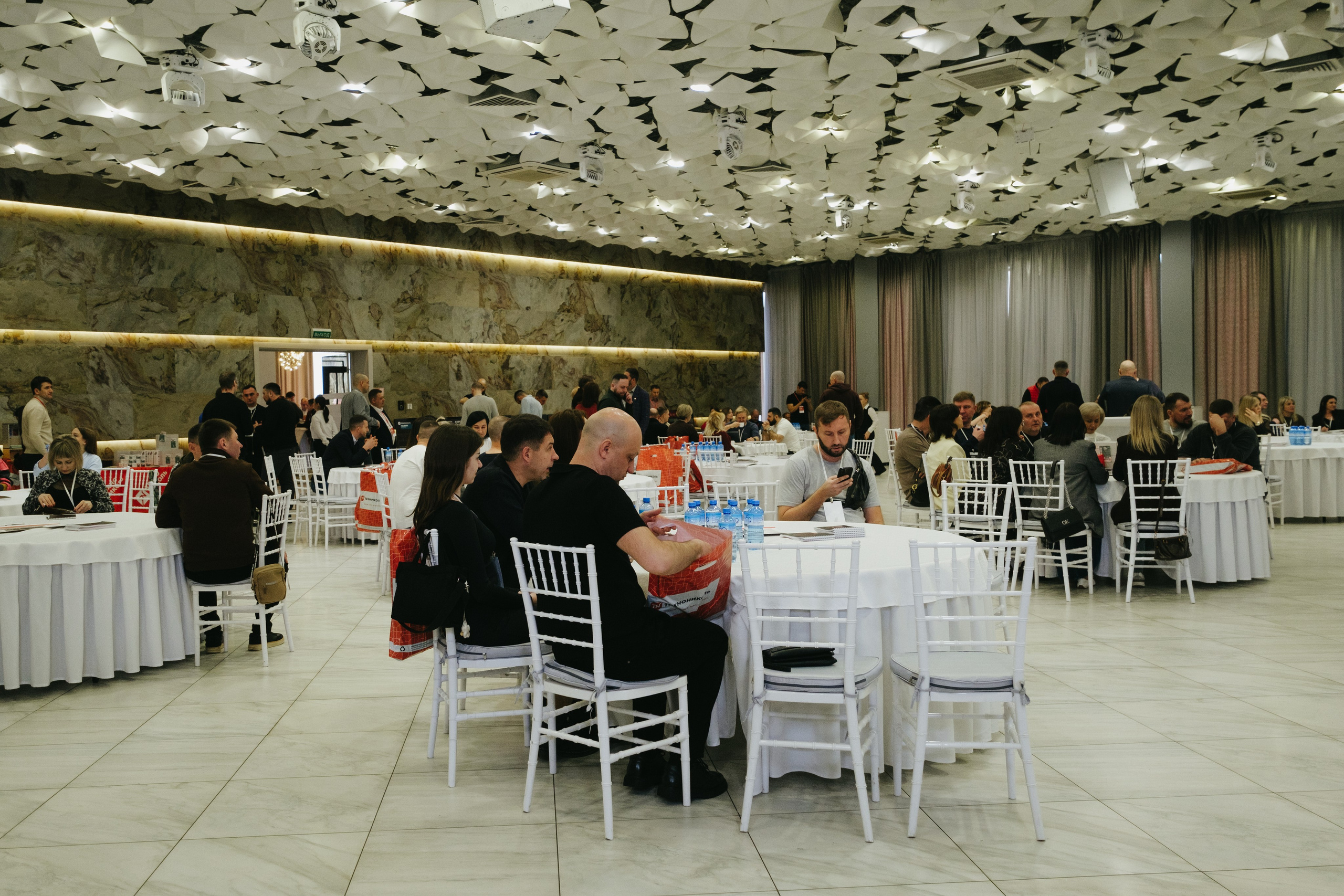 ТЕХНОНИКОЛЬ | КОНФЕРЕНЦИЯ ПАРТНЕРОВ ЮГА. Свадебный фотограф Денис Ожигин в Краснодаре и крае. Эмоциональная и стильная съемка вашего дня