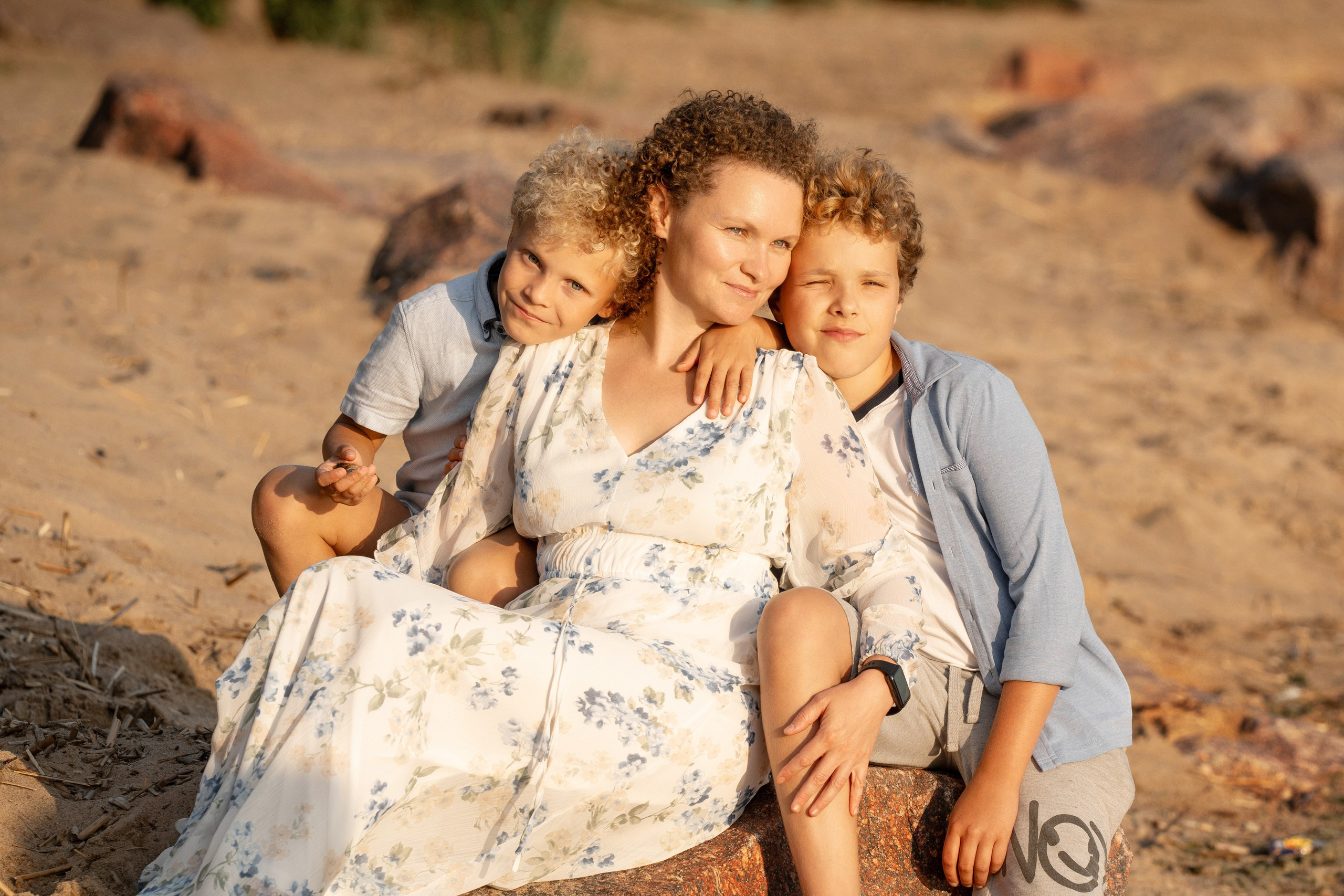 Фотосессия большой семьи на берегу Финского залива