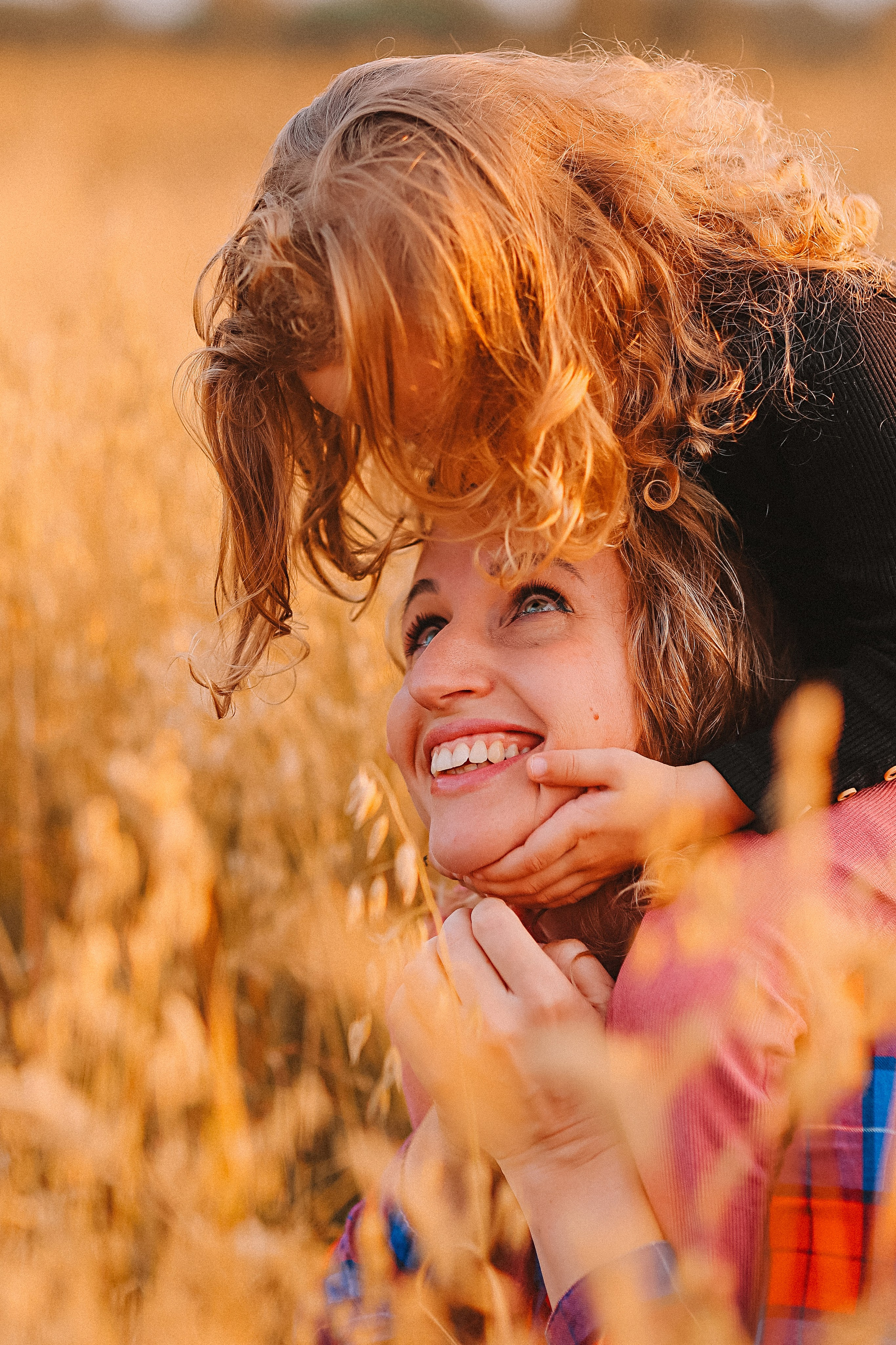 Поле. Семейный фотограф Тюмень, фотограф на роды Салмина Мария