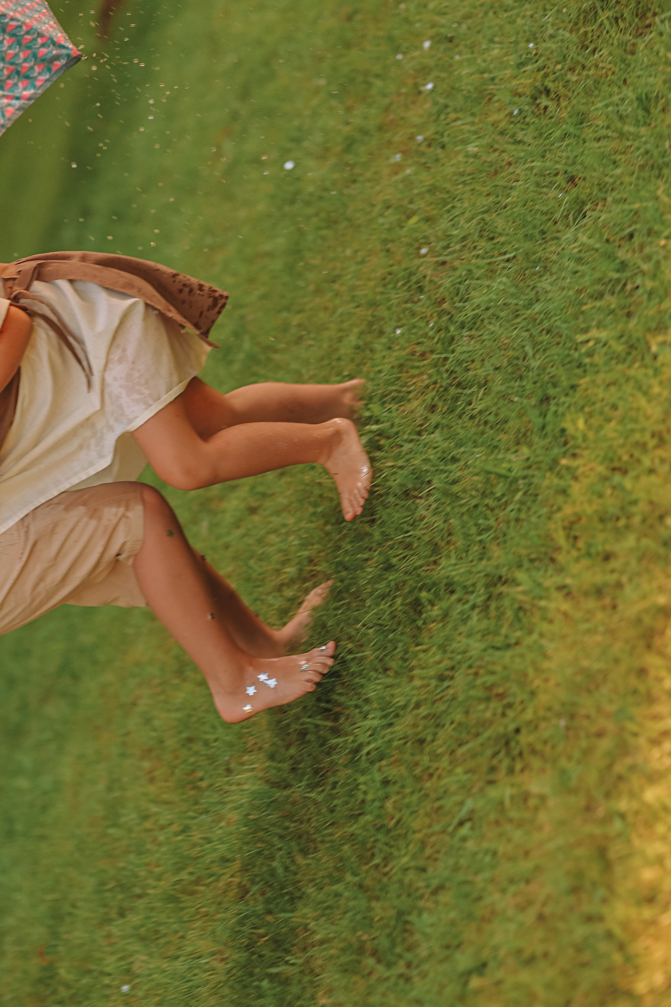 Стирка у дома. Семейный фотограф Тюмень, фотограф на роды Салмина Мария