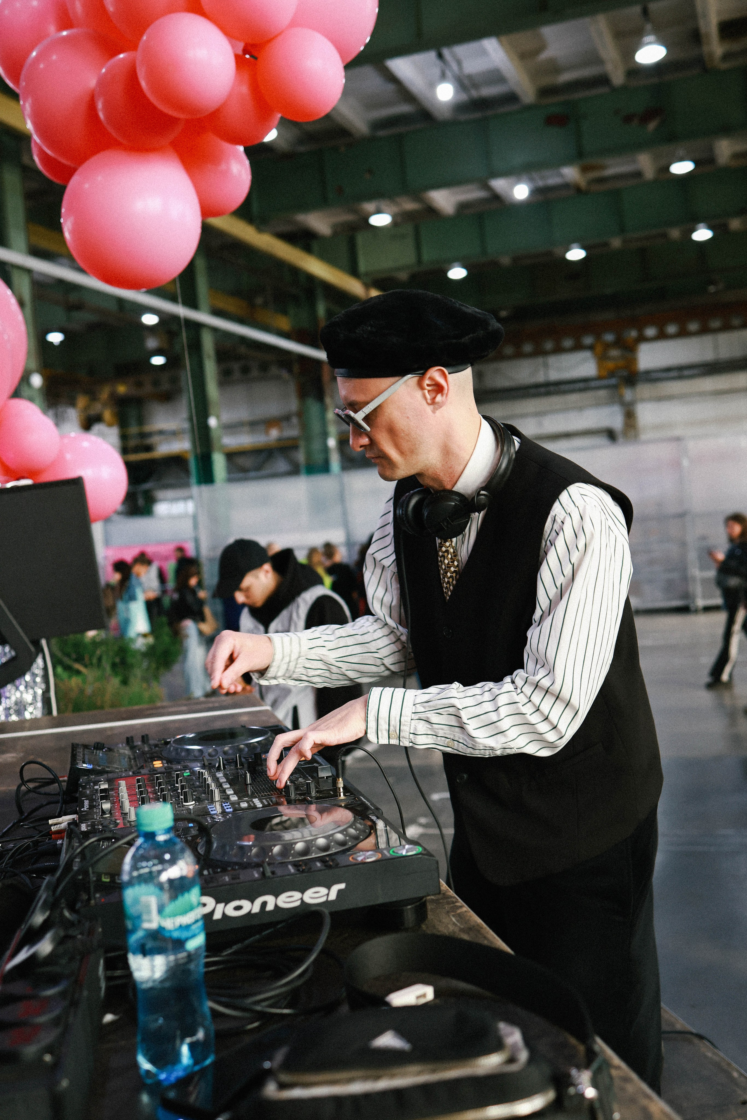 DJ-сет в Севкабеле Директор всего. Съемки для жителей и гостей Петербурга