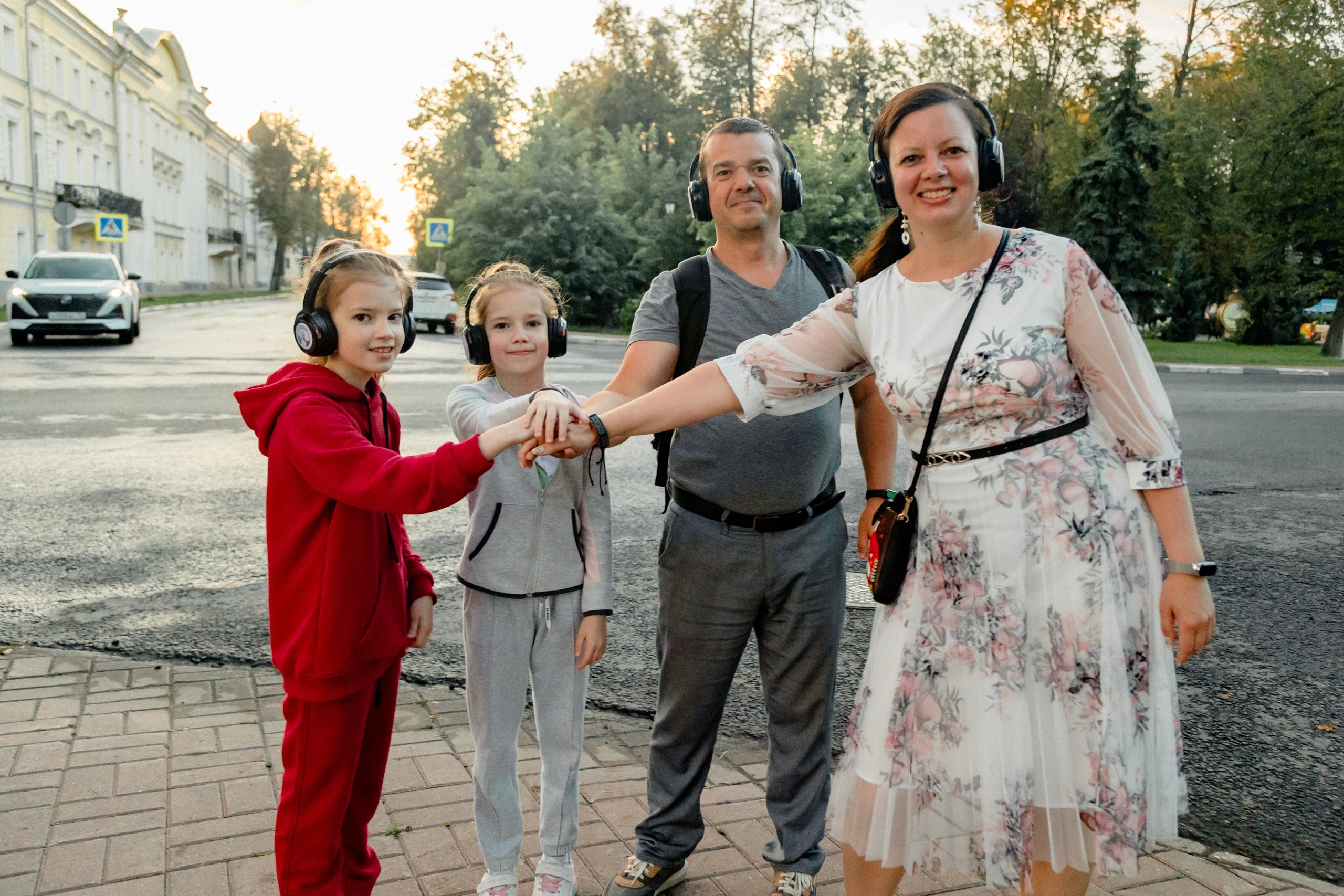 Экскурсия. На каждом снимке всегда два человека: фотограф и зритель