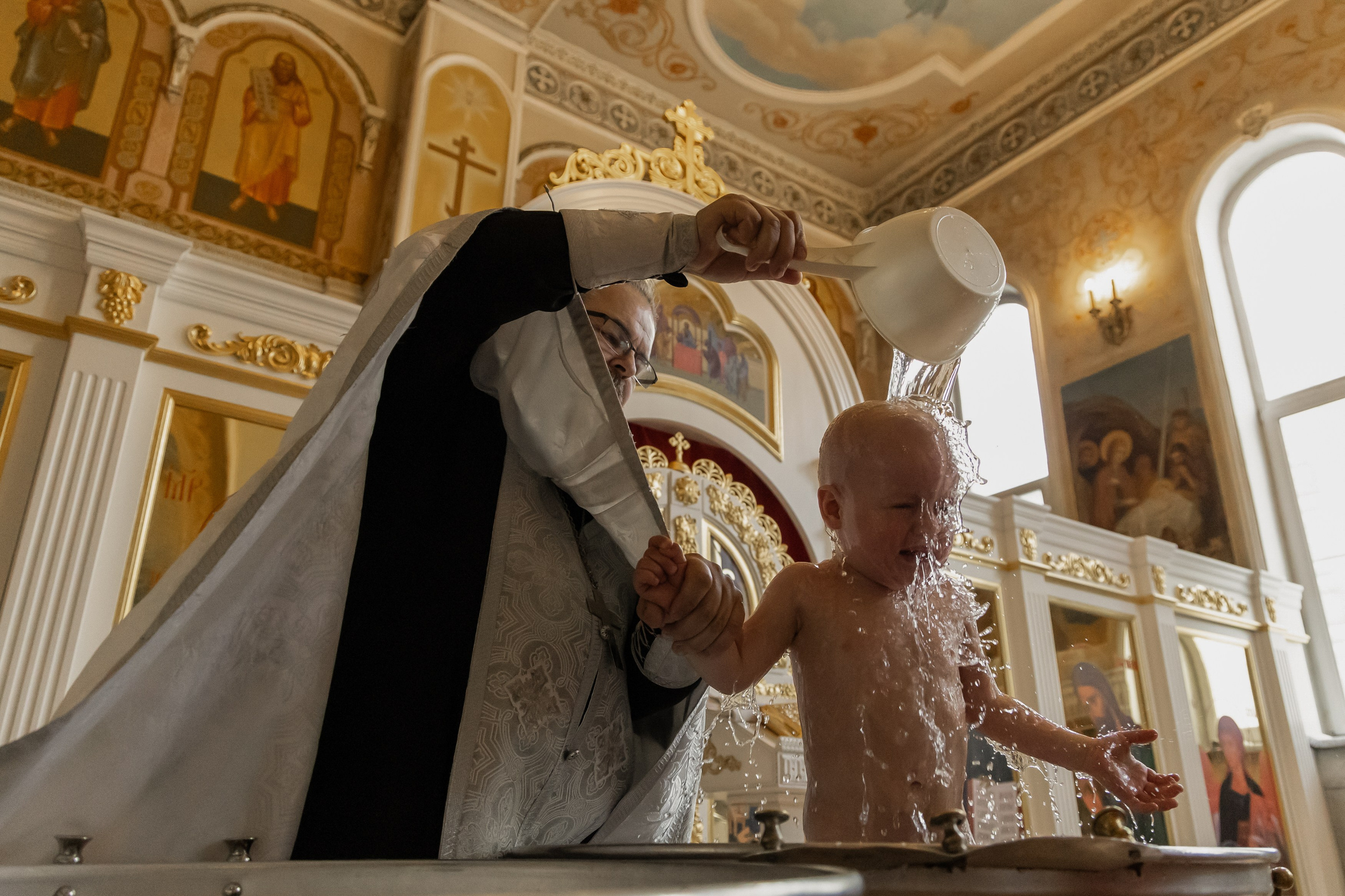 Таинство крещения. Фотограф свадебный, репортажный, индивидуальный, фото для маркетплейсов, брендов, автосалонов
