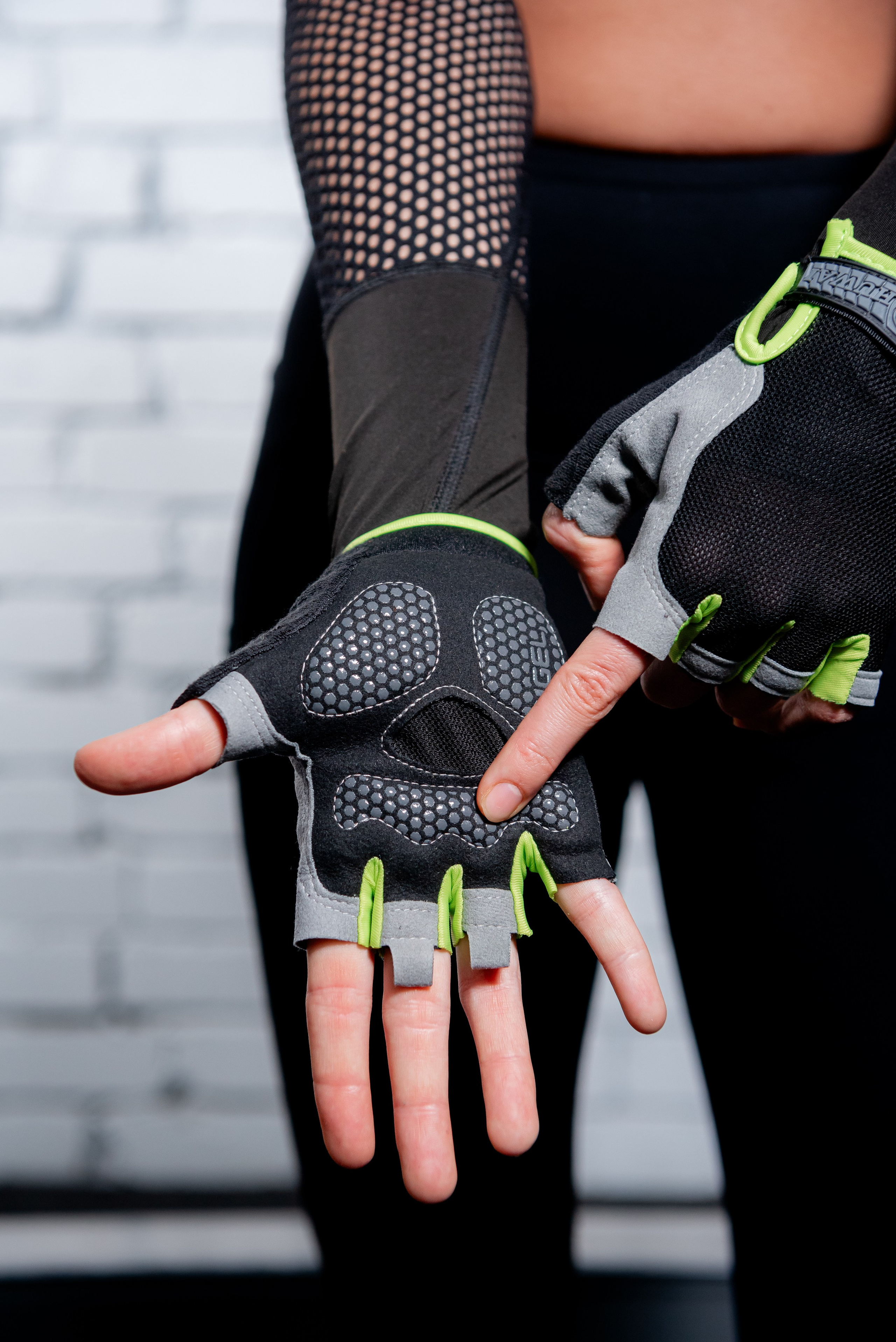 Перчатки для занятий спортом. Фотограф в Волгограде и Волжском Александр Горбань