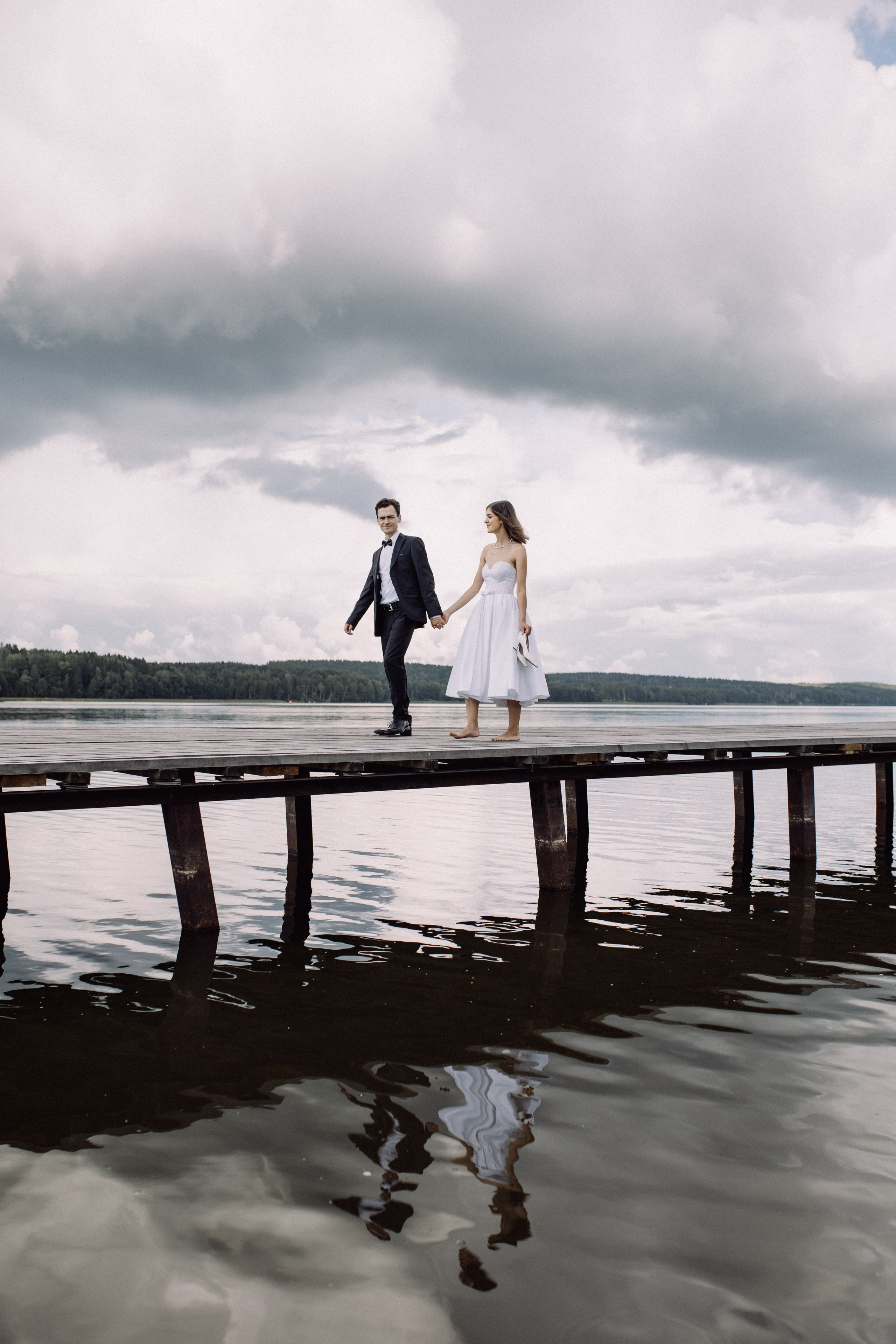 Прогулки во время свадебного банкета. Happiness is in the moments