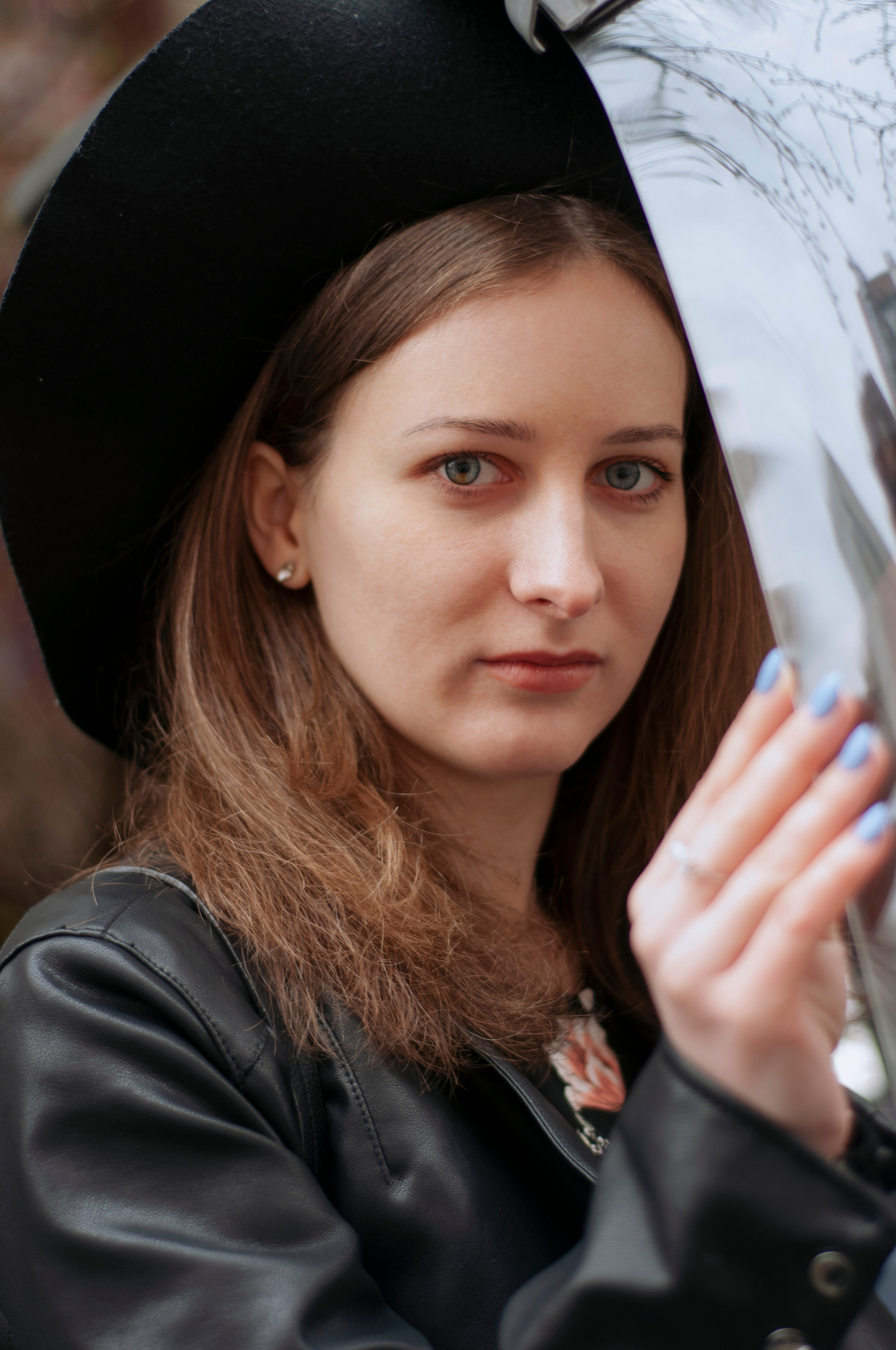 Девушка в шляпе на фотосессии