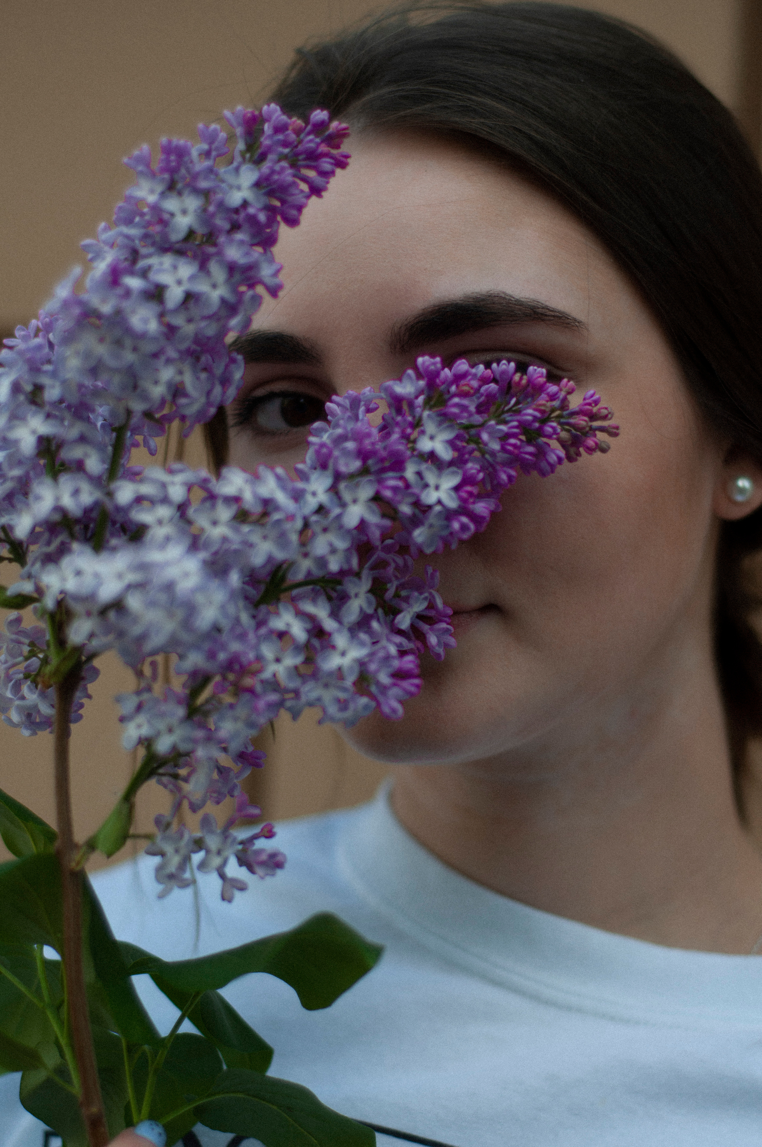 Девушка с сиренью