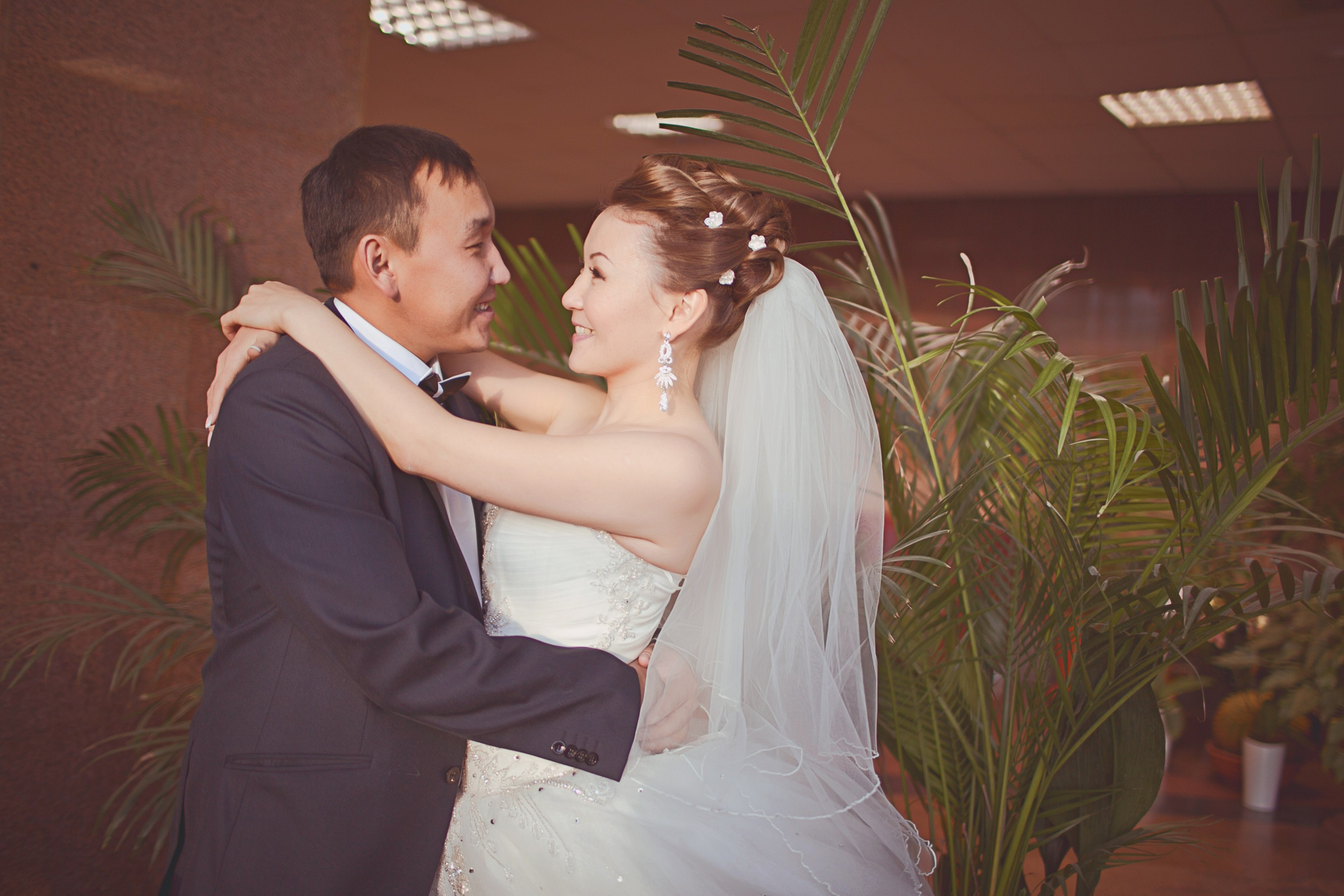 Зимнее свадебное фото. Фотограф Надежда Куин, Якутск