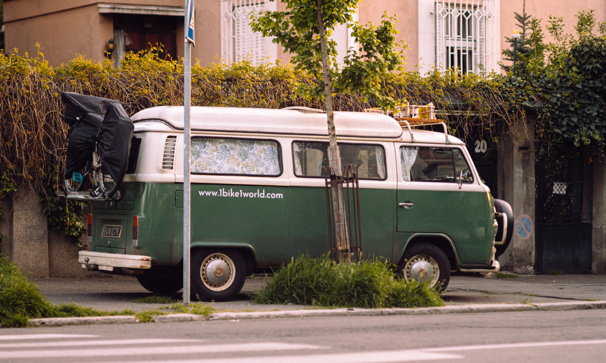 Urban and Street. Oleg Kozachok — Photographer with Protanopia | Portraits, Texture & Light