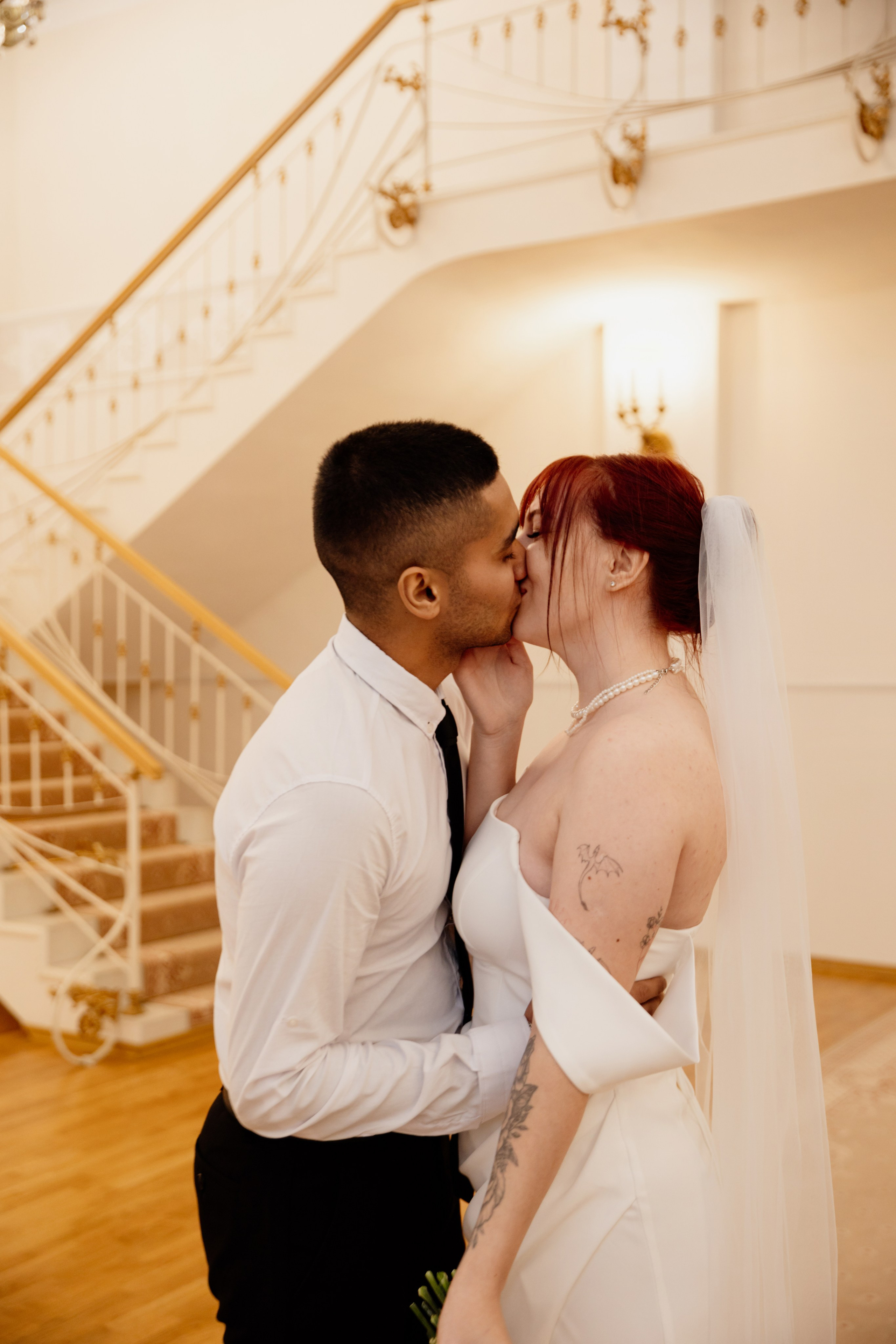 Свадебная фотосессия в пространстве SENO, регистрация в ЗАГСе Адмиралтейского района. Фотограф в Санкт-Петербурге Разиля Идиятуллина