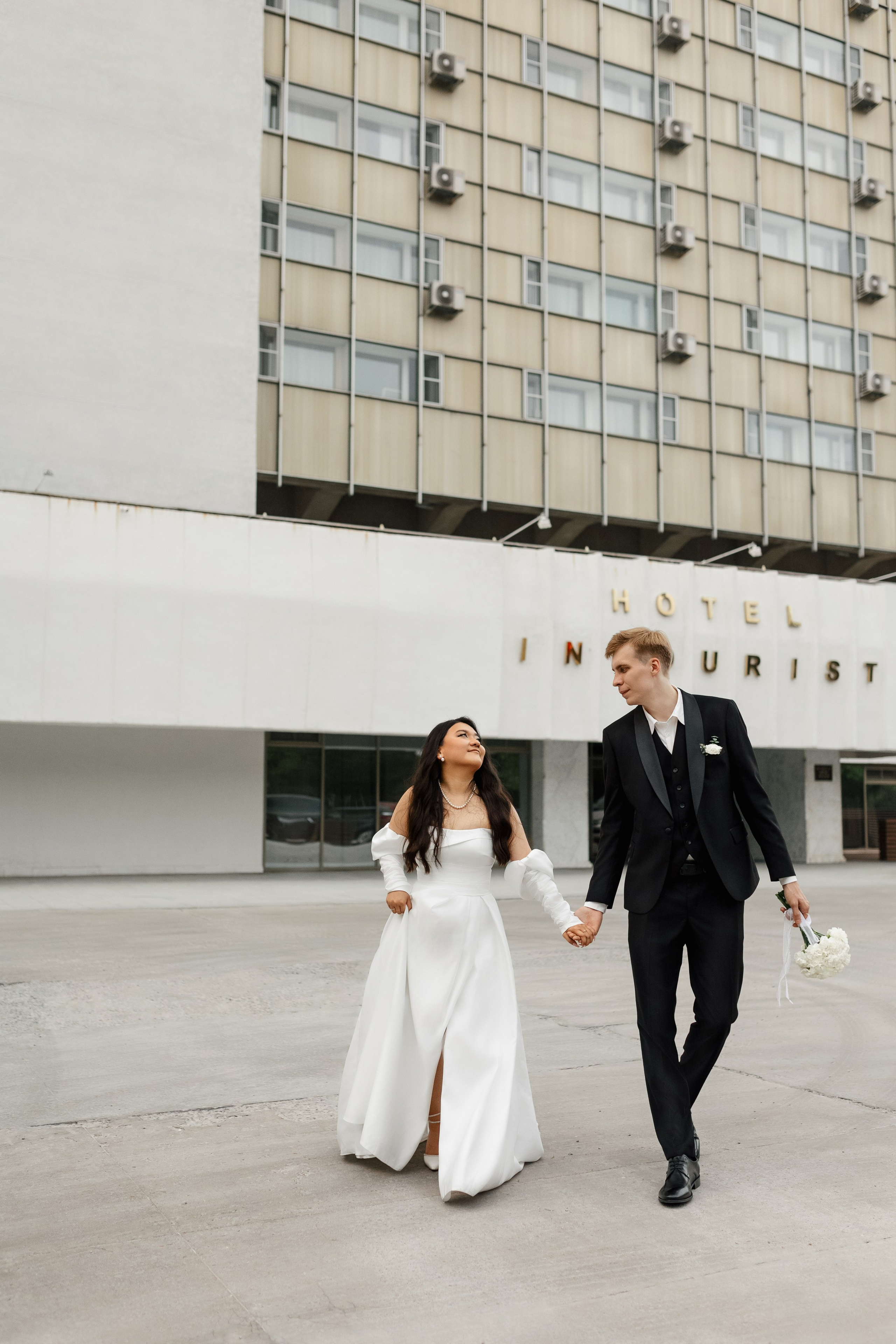 Андрей и Анна. Интурист. Комсомольская площадь. Свадебный фотограф в Хабаровске