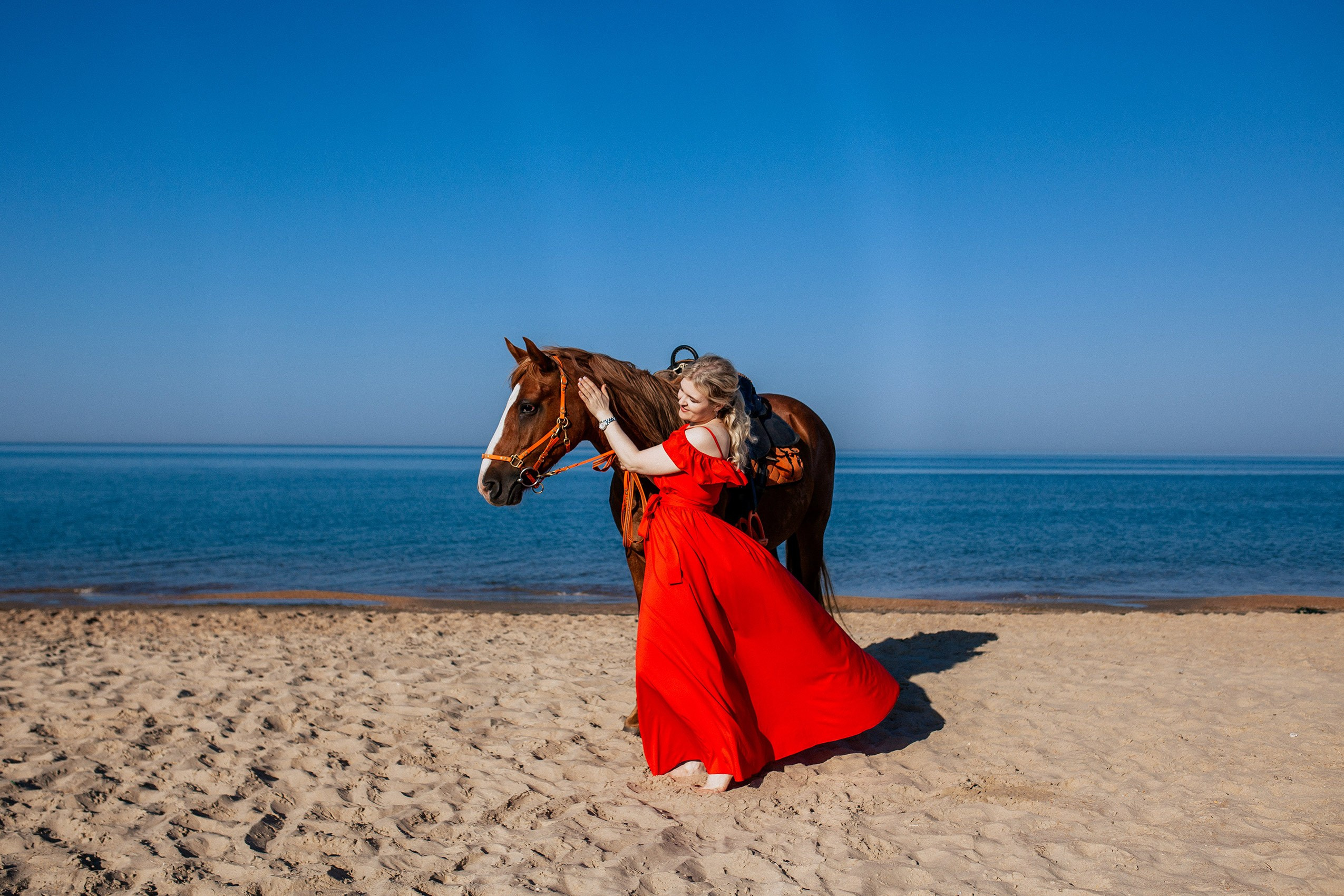 Романтичная фотосессия на лошадях в дюнах Джемете