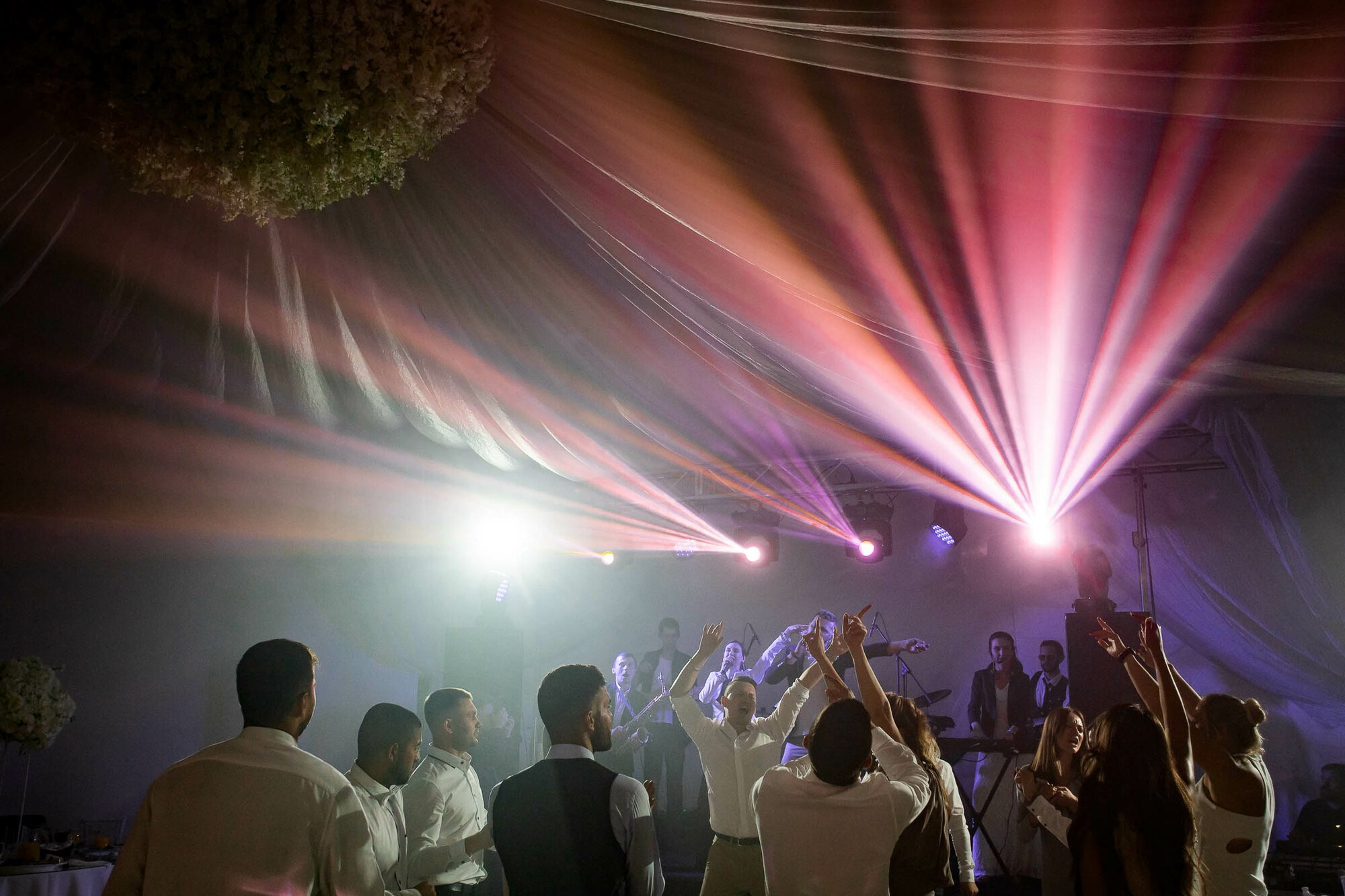 Стильная свадьба со сборами в гостинице Эрмитаж. Свадебный фотограф в Санкт-Петербурге и Москве Андрей Нестеров