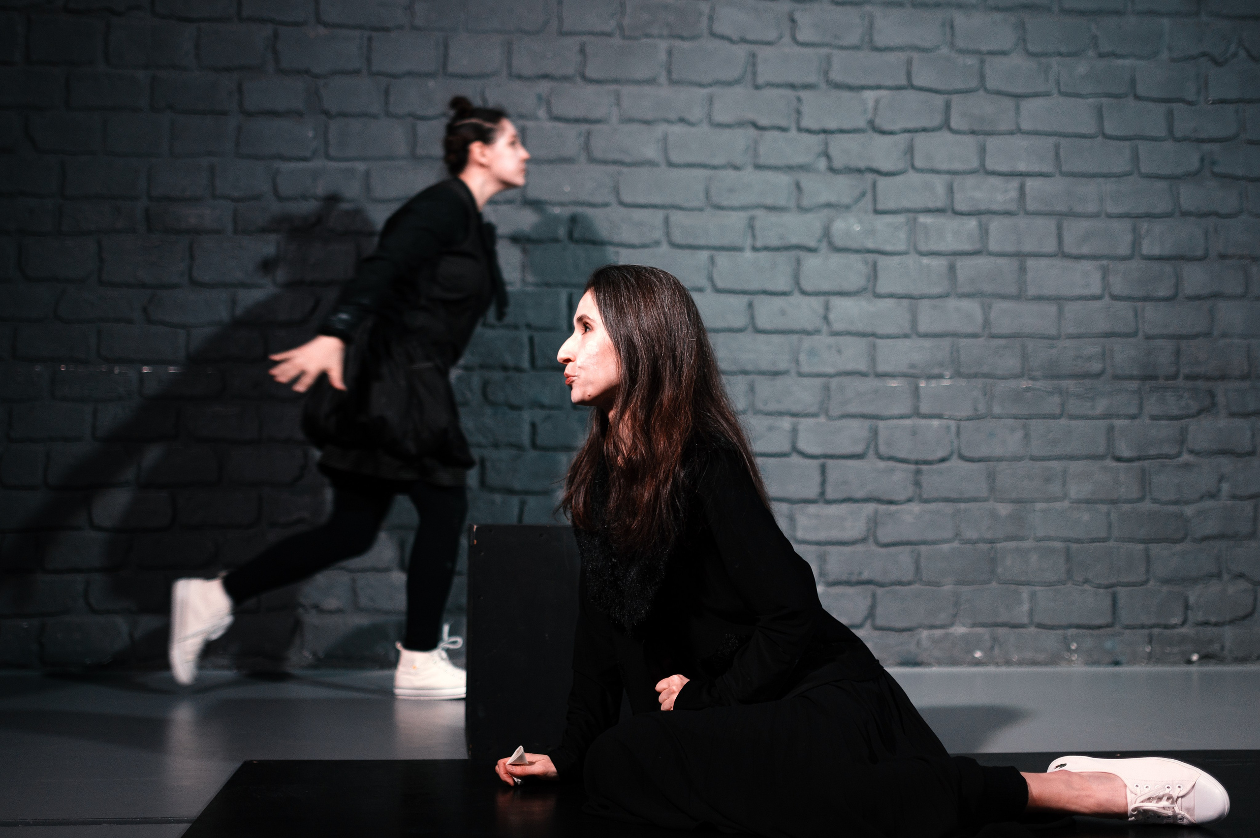 Спектакль «ЧЕЛОВЕЧКИ». Арт-пространство «Свои». Профессиональная фотосессия в Краснодаре | Фотограф Денис Труфанов