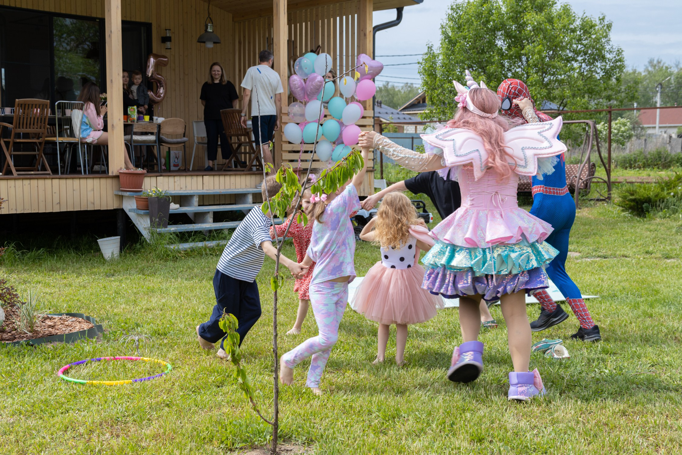 Свадьба, роспись в ЗАГСе, венчание, крещение, выписка из роддома — фотосъёмка. Визуальная упаковка брендов и проектов через фото и видеопроизводство