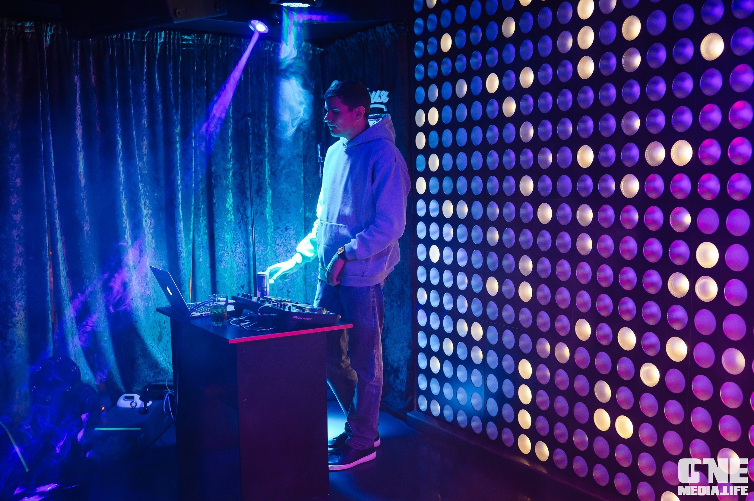 Фоторепортаж из караоке-клуба Эйфория. One Media Life: фоторепортажи, фотоотчеты с мероприятий и заведений