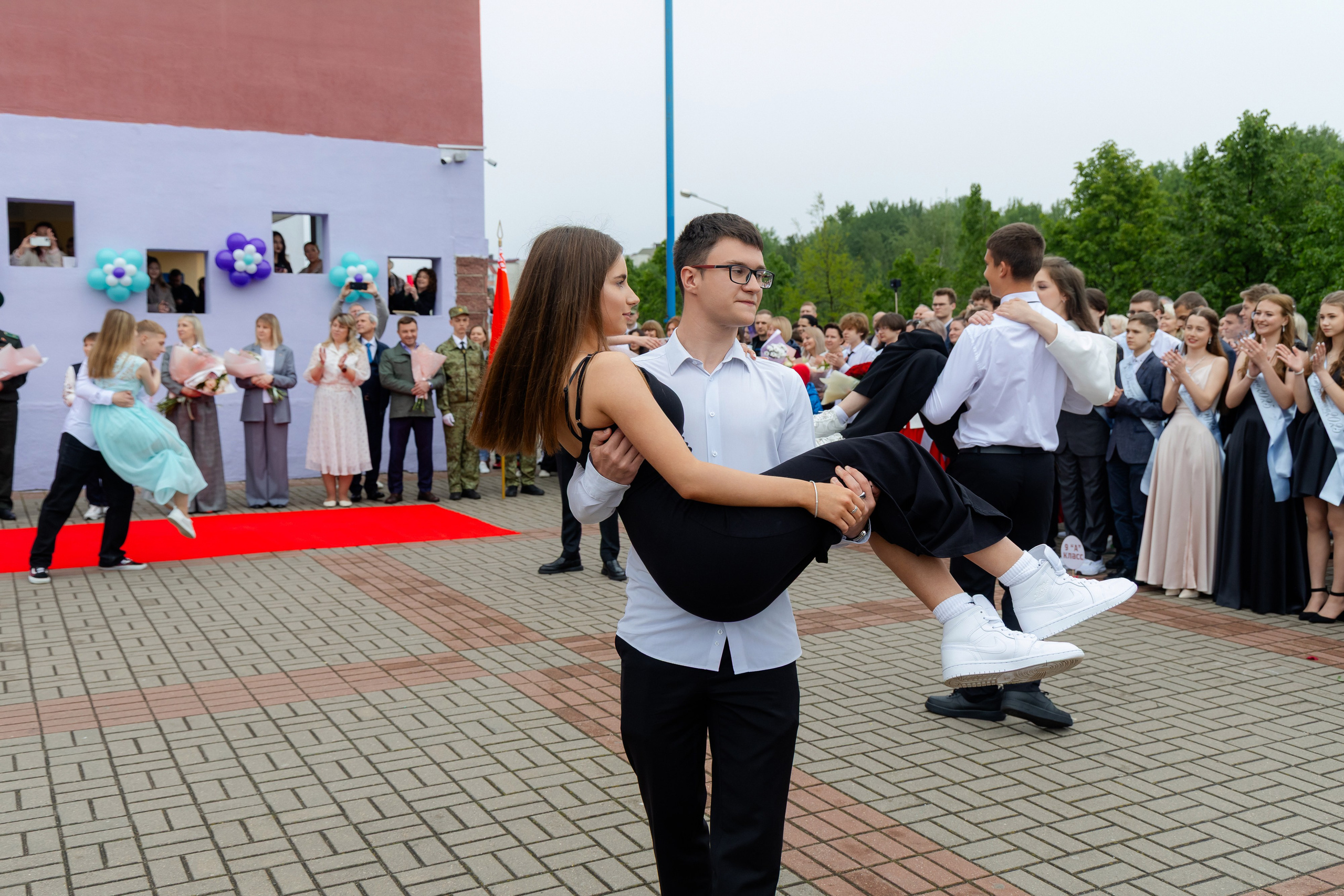 Последний звонок 2025 в Минске. Свадебный фотограф в Минске/Беларуси Сергей Спиридонов