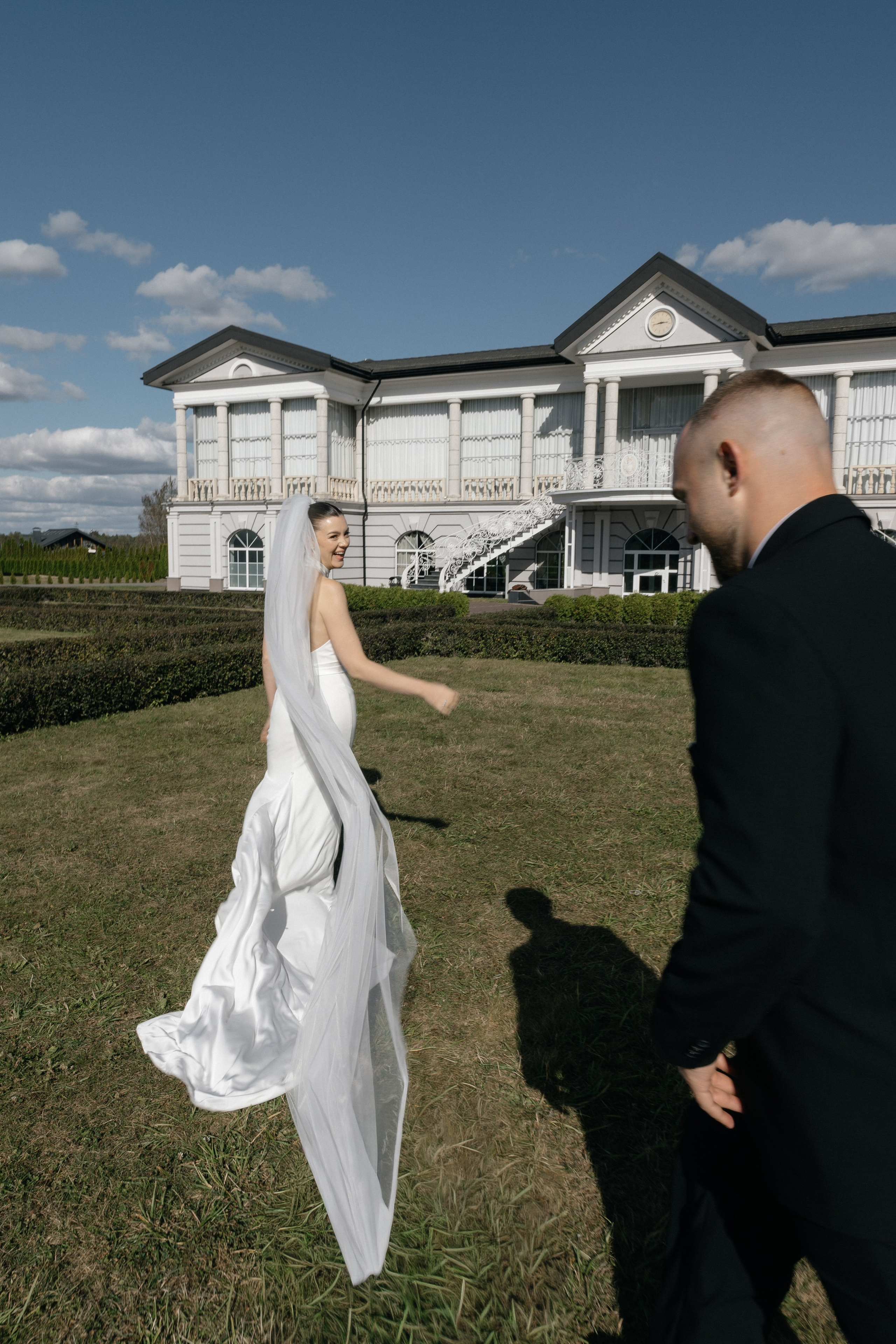 Wedding day in VERSAL PARK. Wedding PHOTOGRAPHER Andrew Vnukov