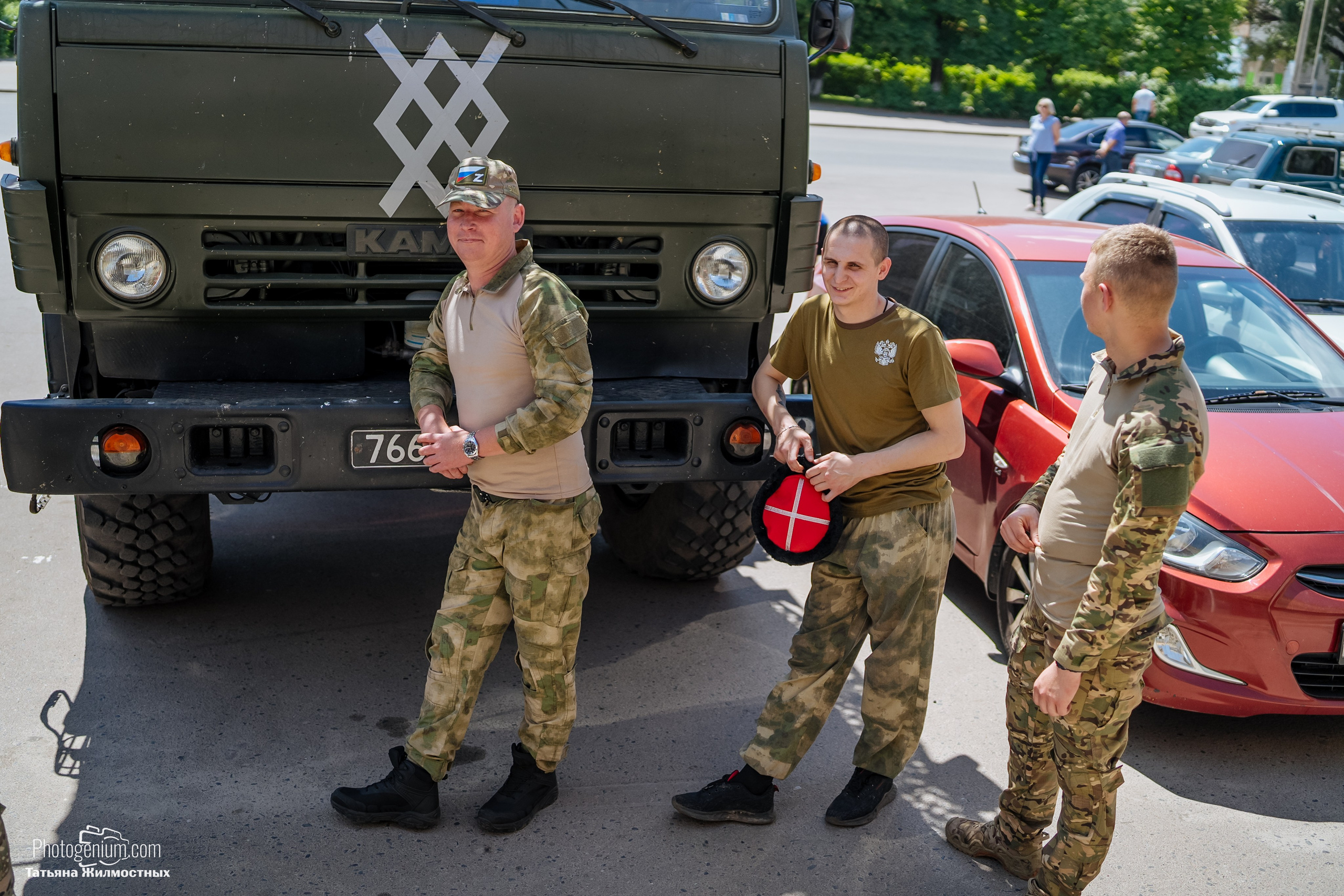 8 июня «Патриоты из Курска» сбор гуманитарной помощи у кинотеатра «Родина». Фотограф Нижний Новгород Татьяна Кейод