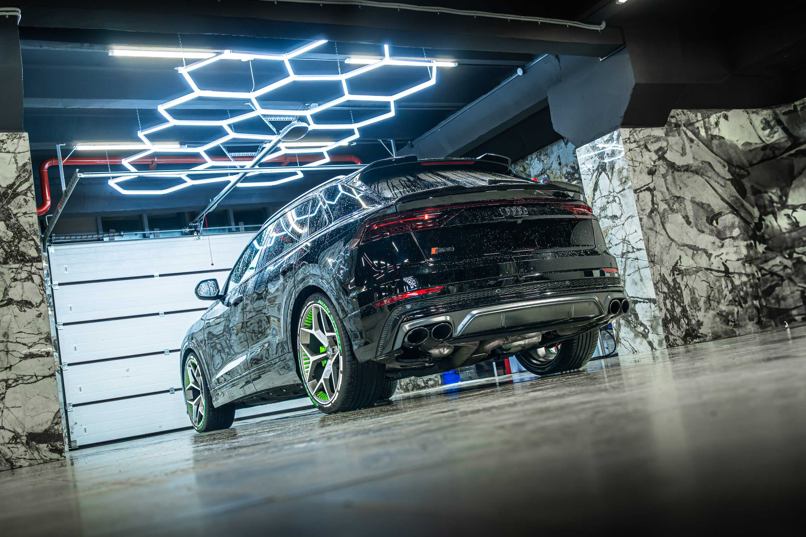 Audi Q8. Valya Fleks