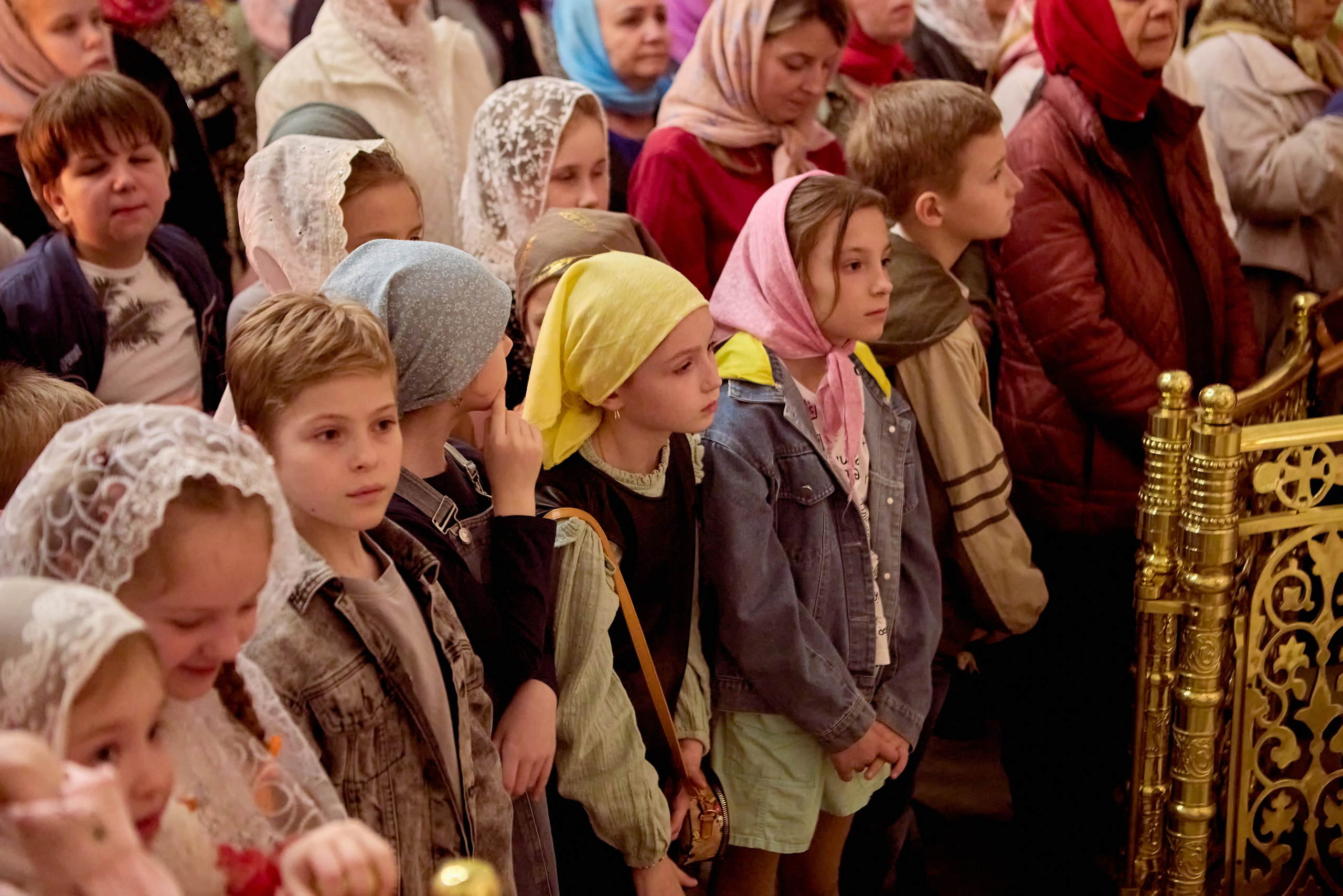 Дети на Пасхальной Ночной службе. Храм Преподобного Серафима Саровского г. Дзержинск