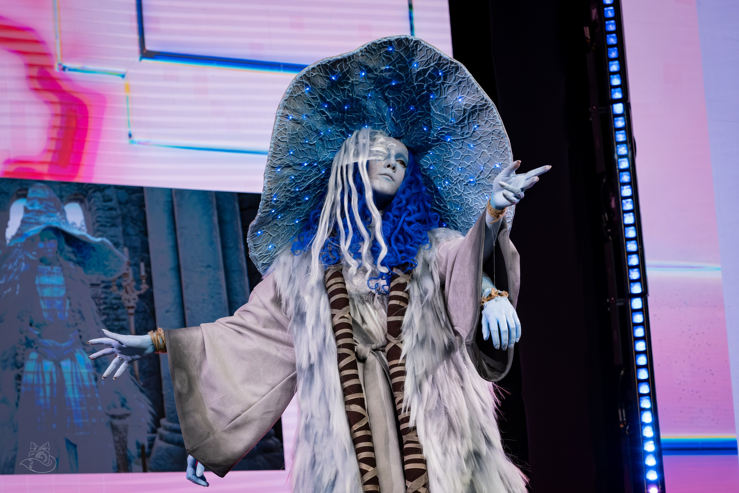 Сцена РЭД ЭКСПО 2024. Косплей фотограф