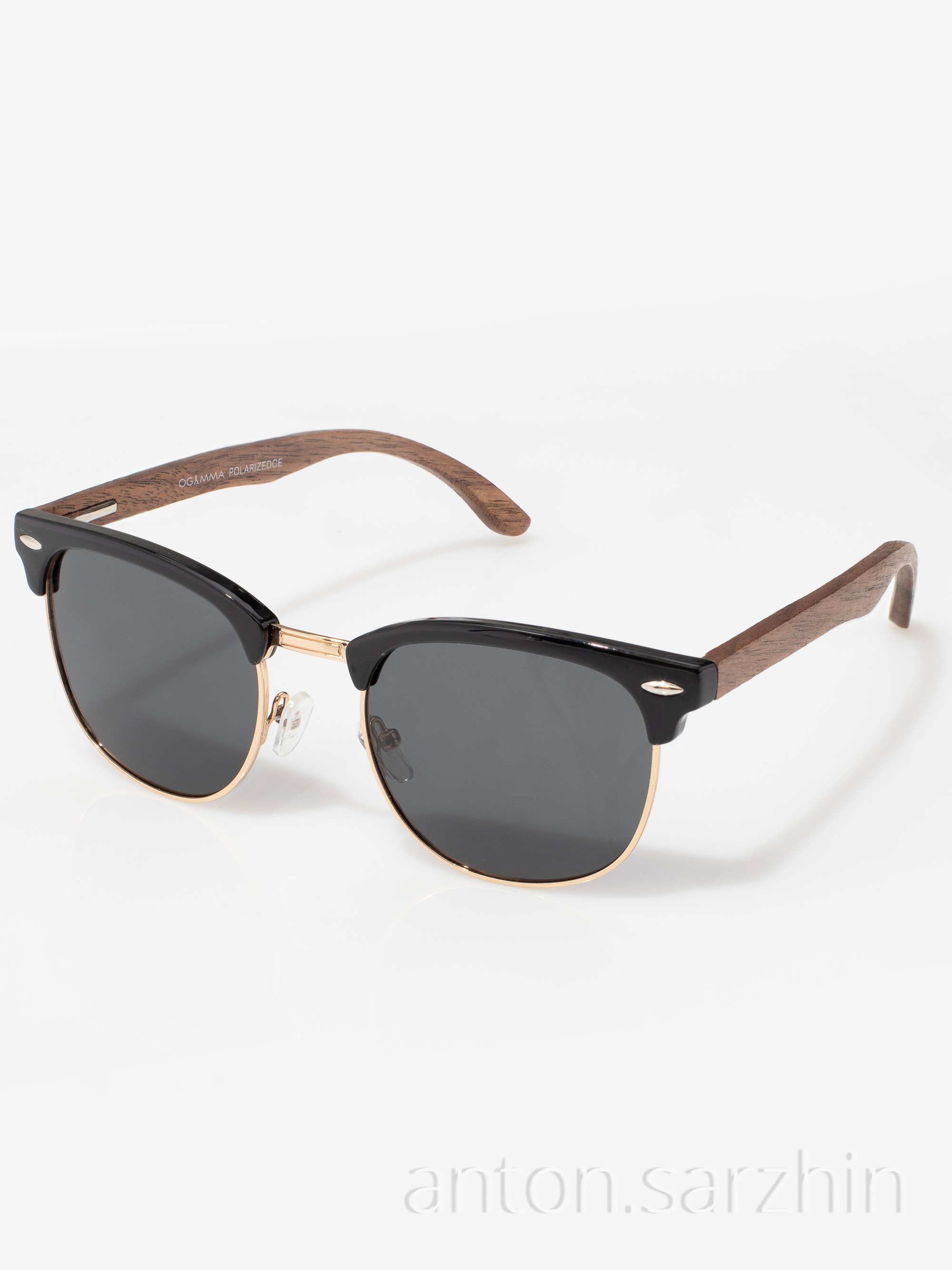 Предметная съемка очков сбоку с тенью