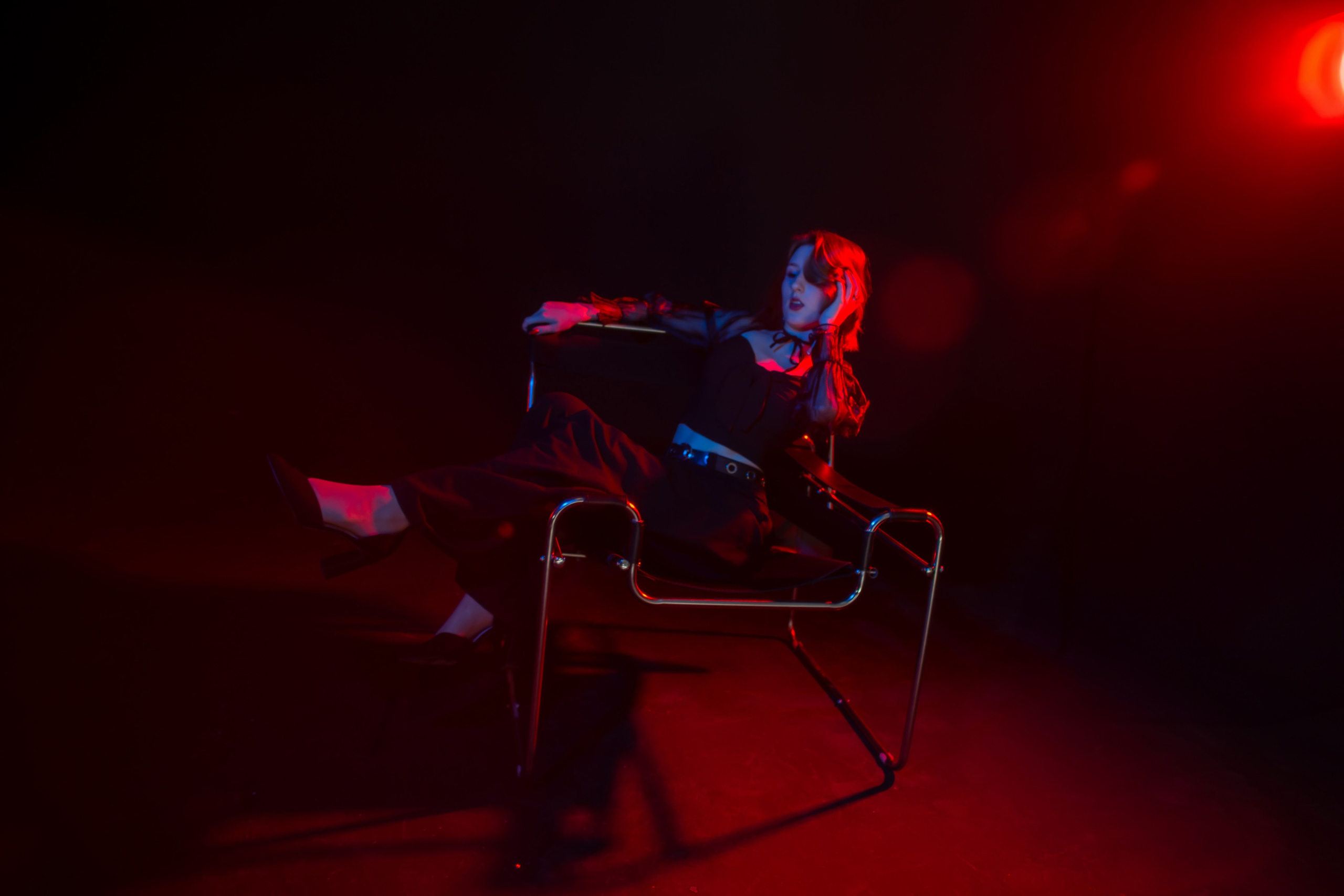 Студия. Черная циклорама с цветной подсветкой. Ольга Плаксина фотограф в Саратове