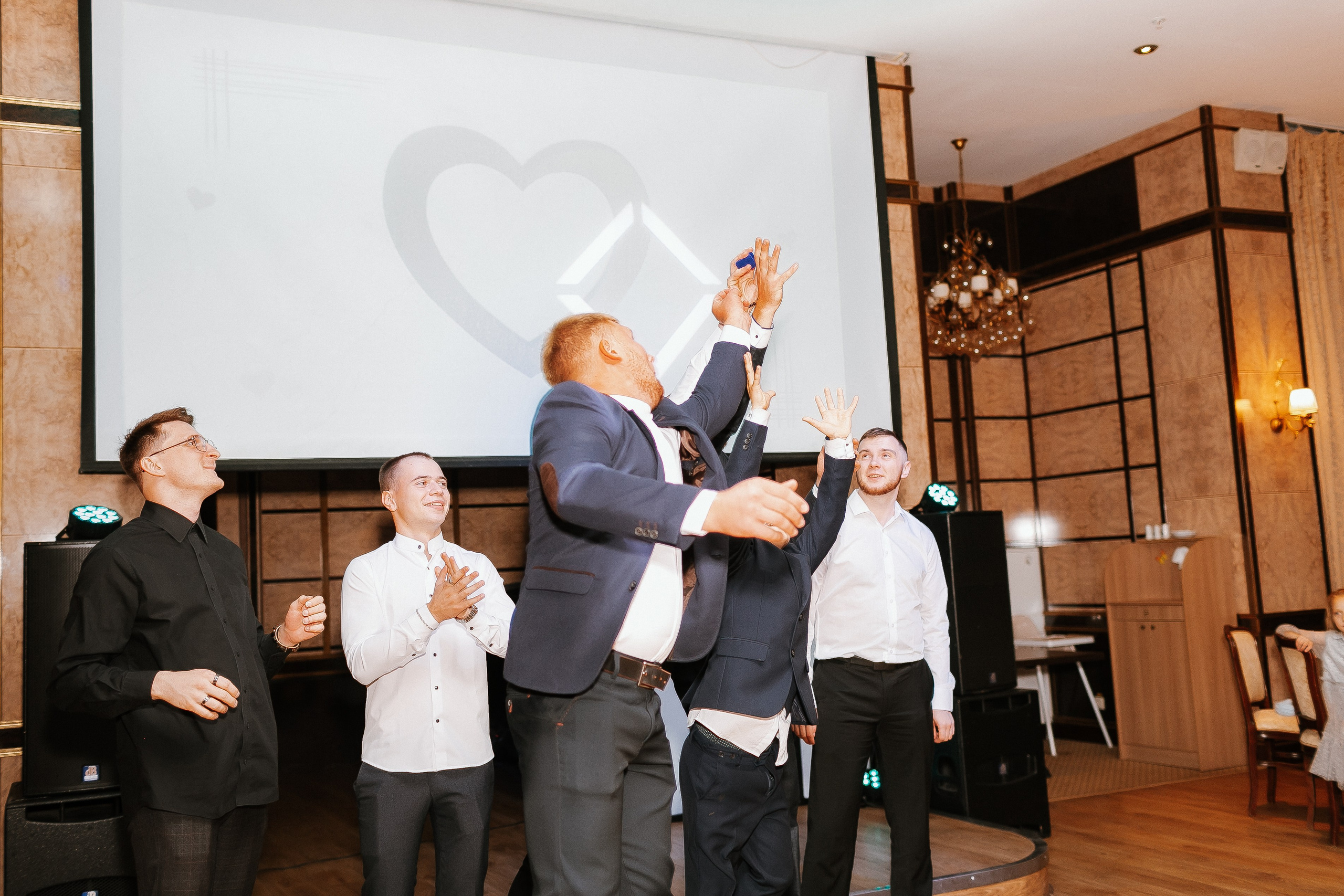 Свадебная осенняя фотосессия Ивана и Лидии в городе. Свадебный и репортажный фотограф в Ярославле и Санкт-Петербурге Роман Микрюков