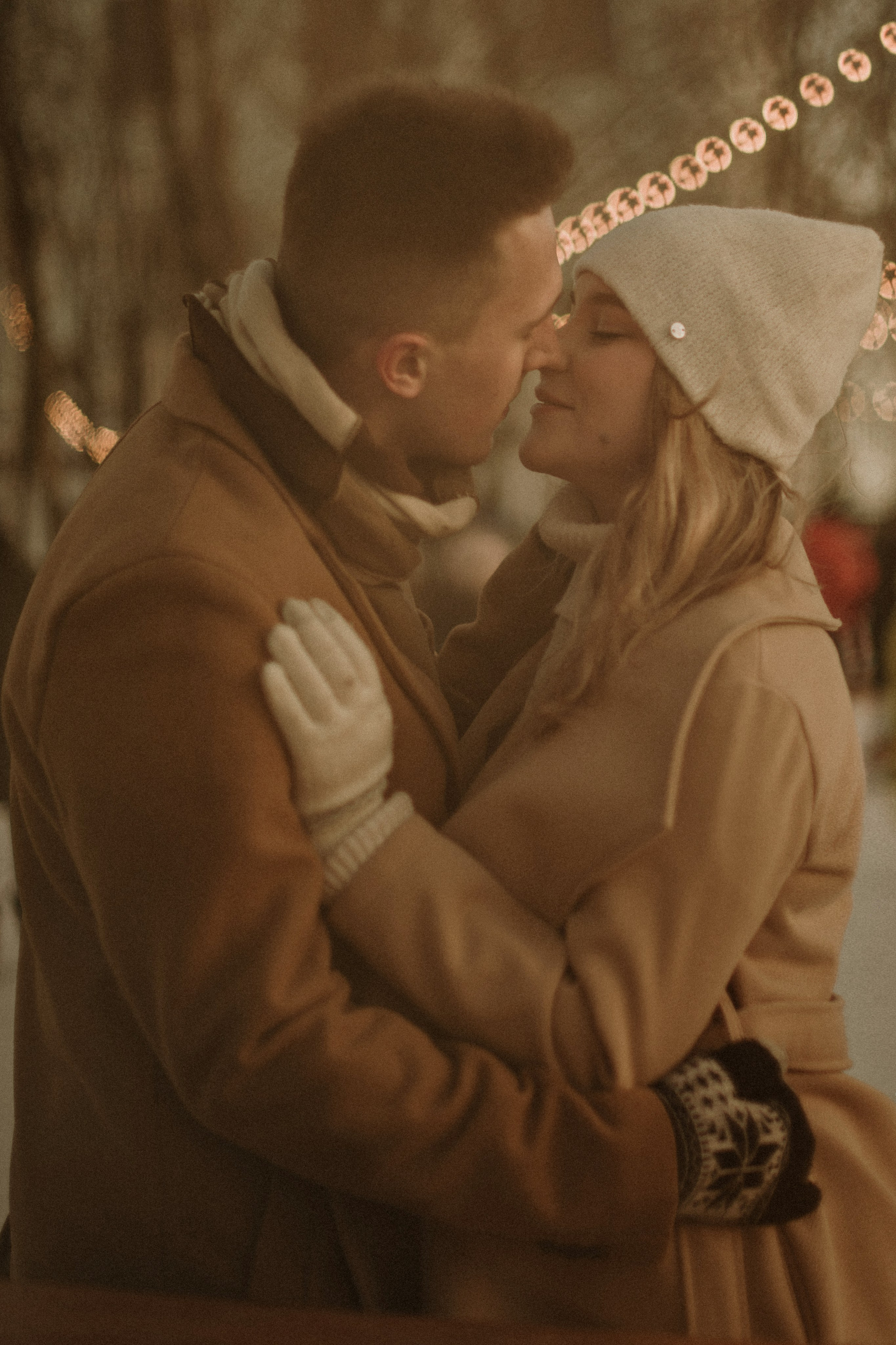 Лиза и Антон. Каток. Свадебный фотограф в Санкт-Петербурге София Шубик