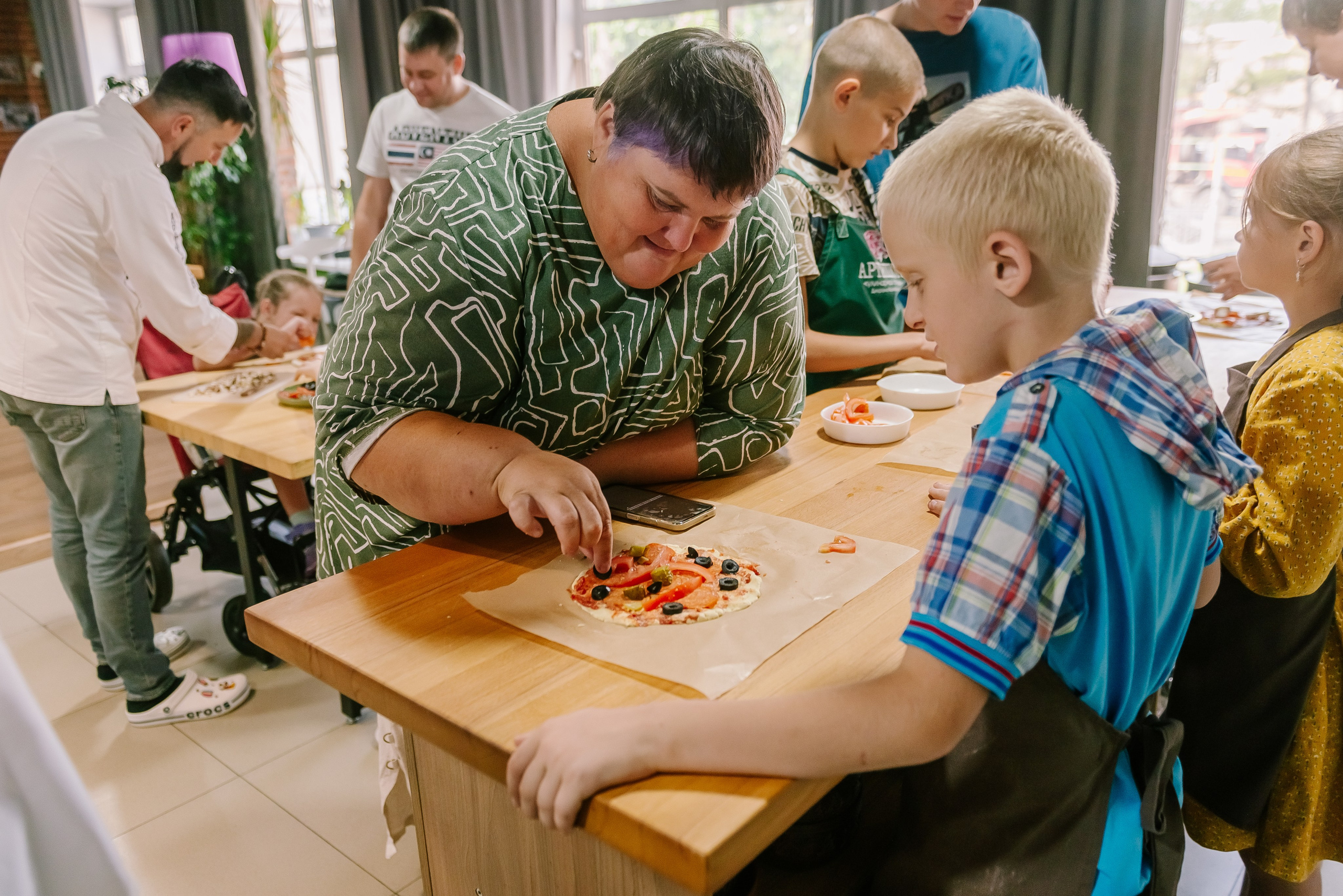 Инклюзивная кухня добра в Артишок 30. 07.35. Детский фотограф, семейный фотограф и репортажи в Кемерово