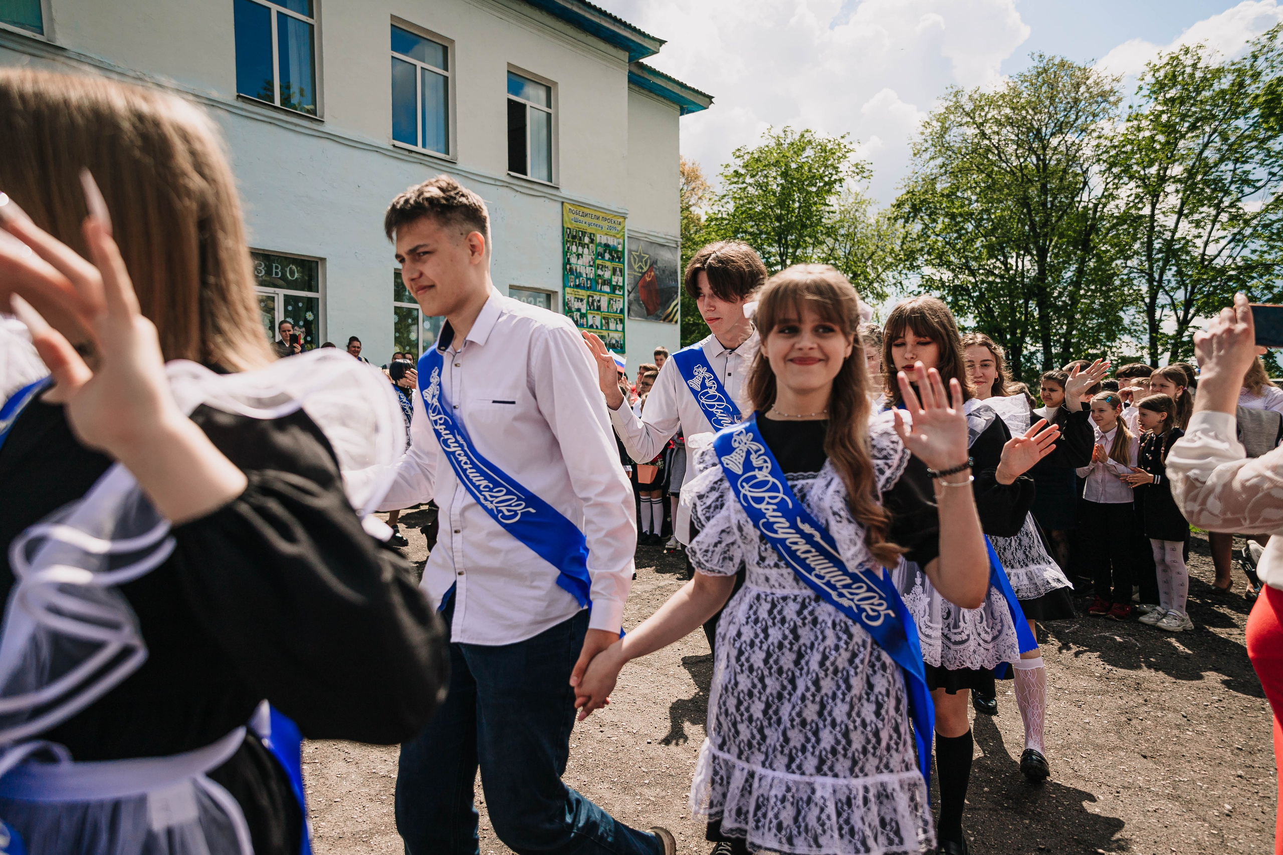 Последний звонок 9А класс МБОУ СОШ № 5 им. В. В. Смирнова, г. Невель. Фотограф Дарья Маташкова