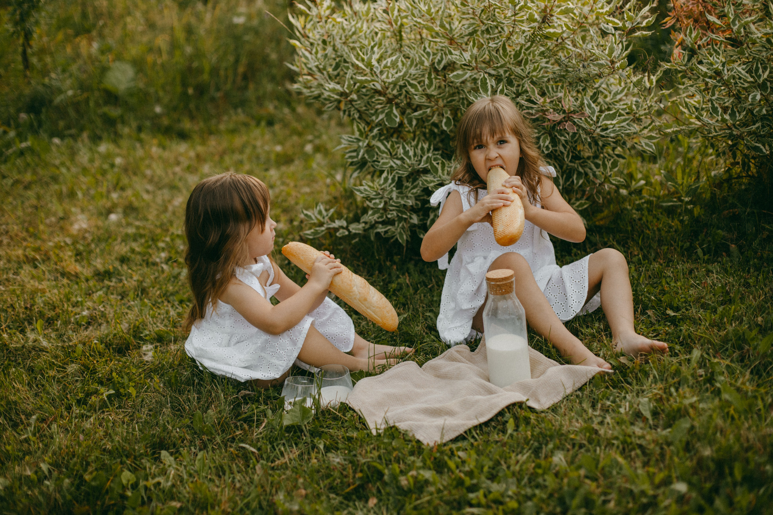 Эмма и Влада на летней прогулке с мамой. Фотограф Наталья Кургина Слюдянка Иркутск