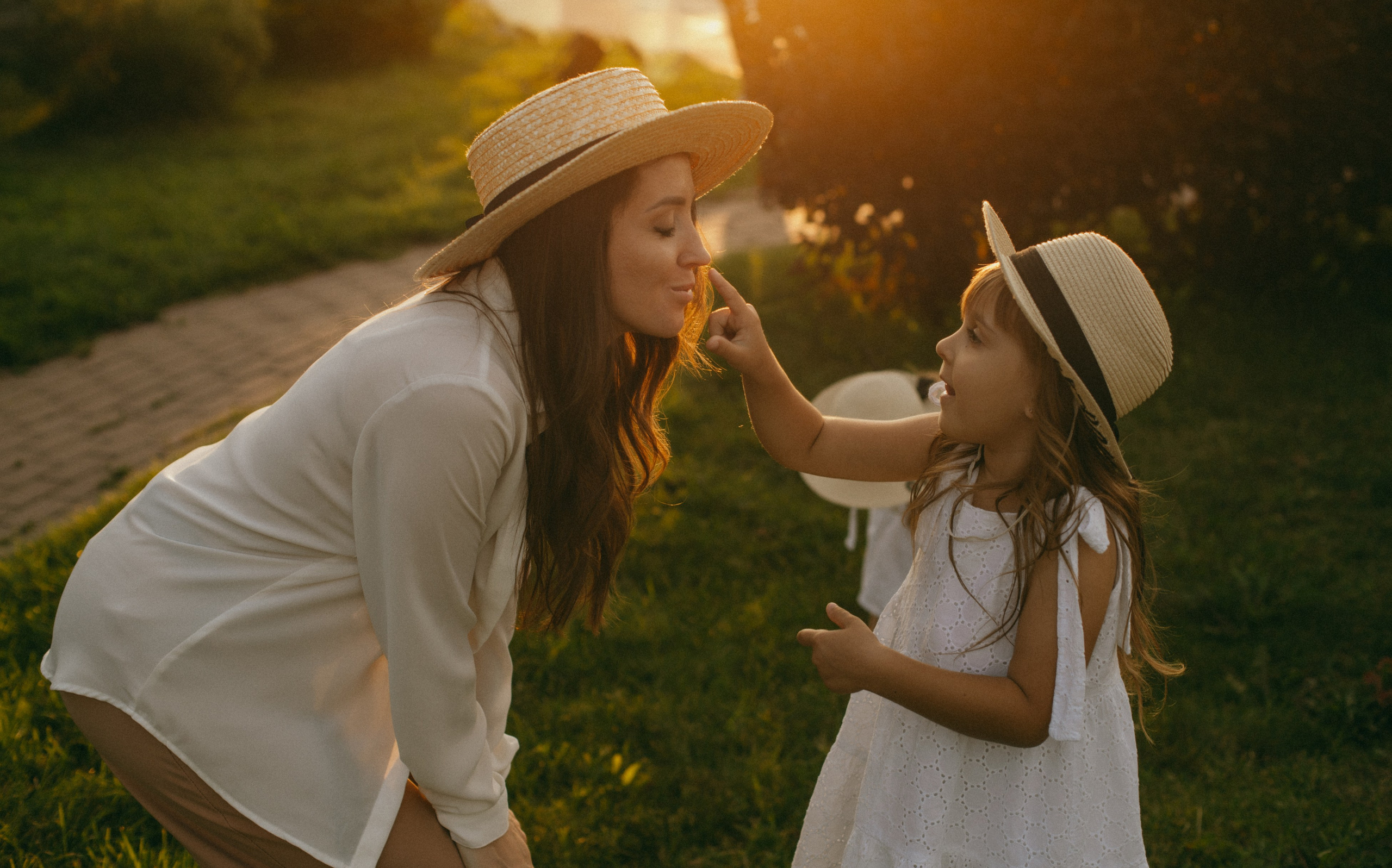 Эмма и Влада на летней прогулке с мамой. Фотограф Наталья Кургина Слюдянка Иркутск