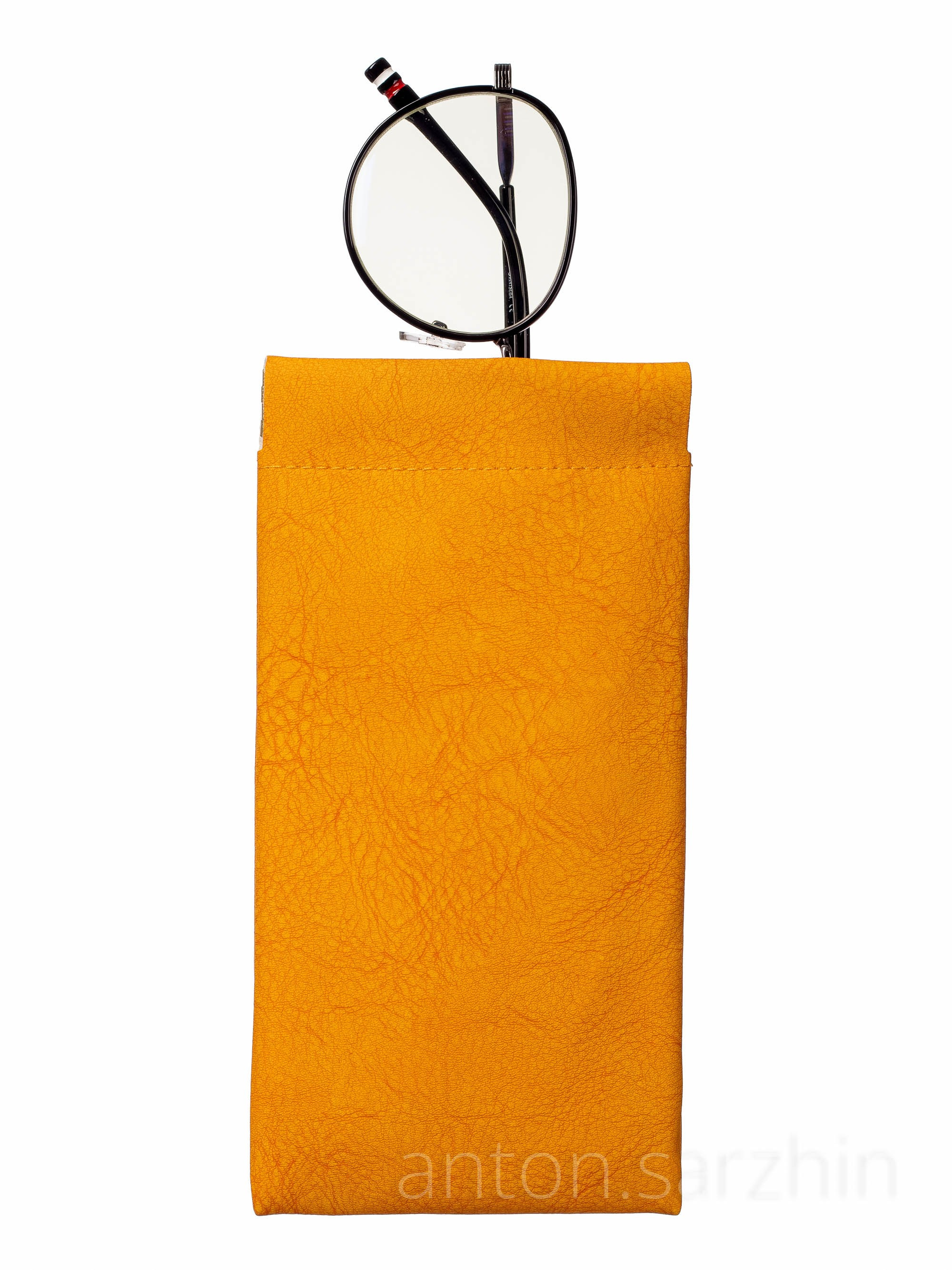 Предметная съемка очков с чехлом