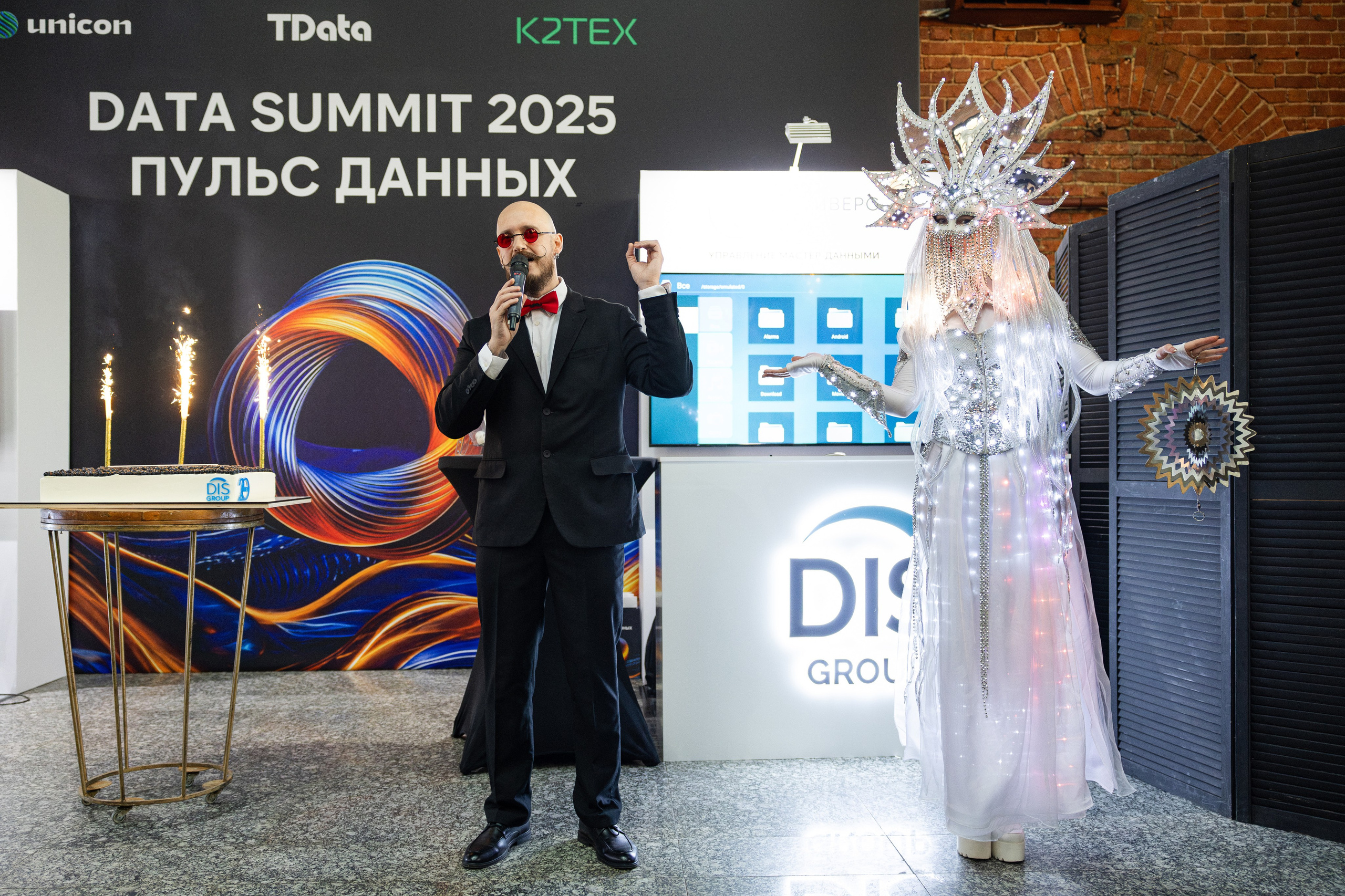 Data Summit 2025 (1). Свадебный репортажный фотограф в Москве