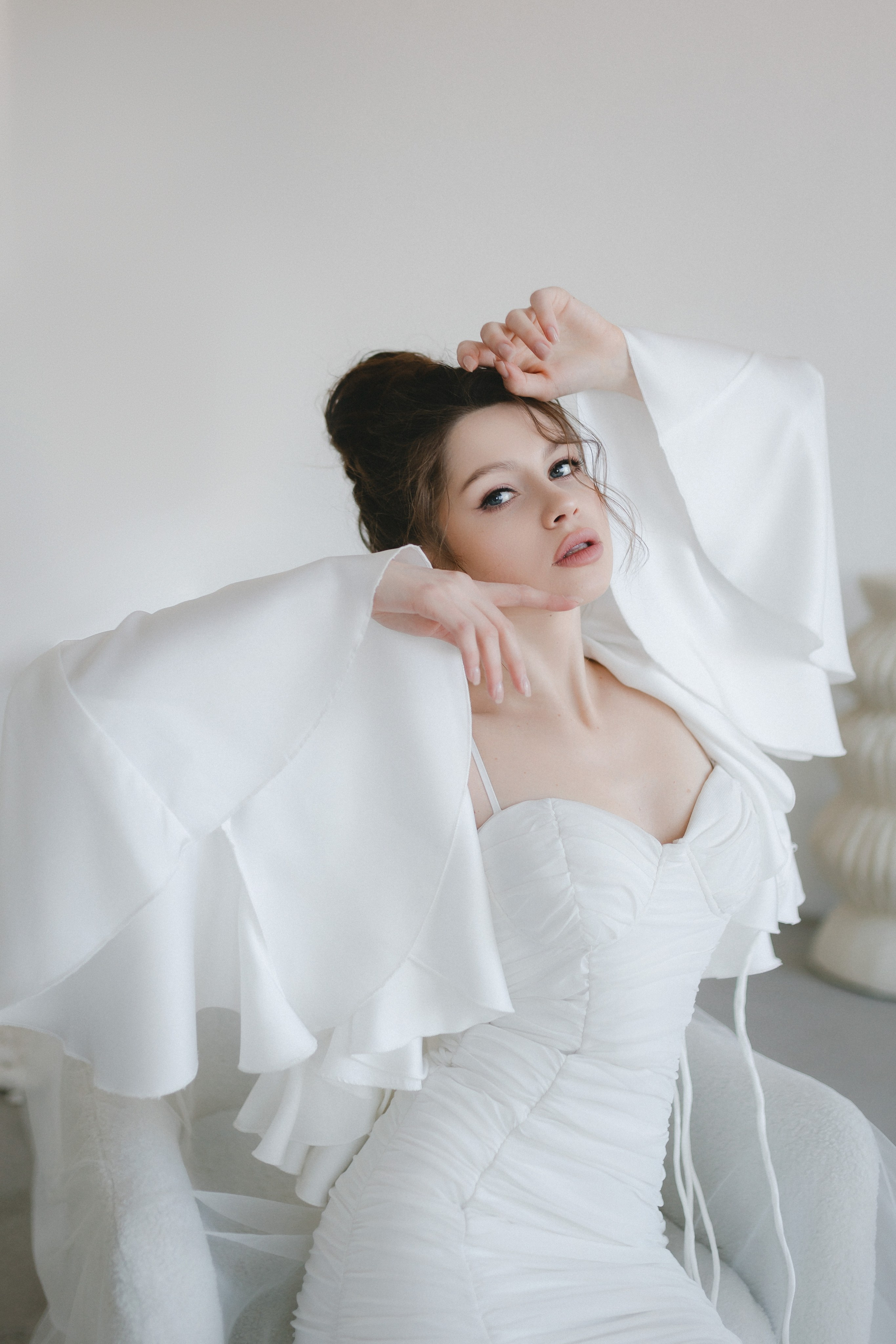 Первое солнце Мурманска ласково озаряет комнату невесты