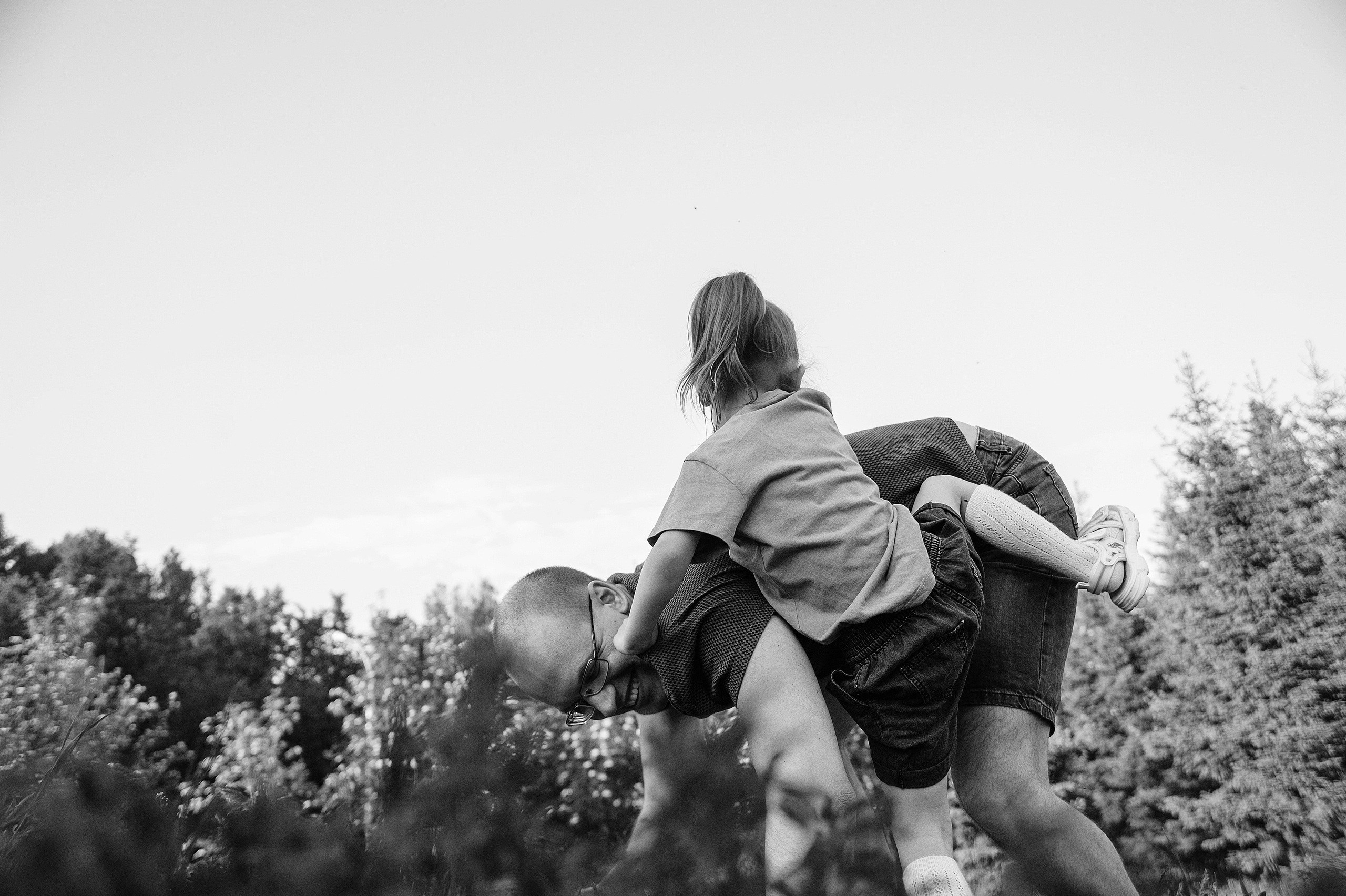 Уличная семейная фотосессия в Краснообске. Семейный фотограф Дарья Едапина Новосибирск. Фотограф Дарья Едапина Новосибирск