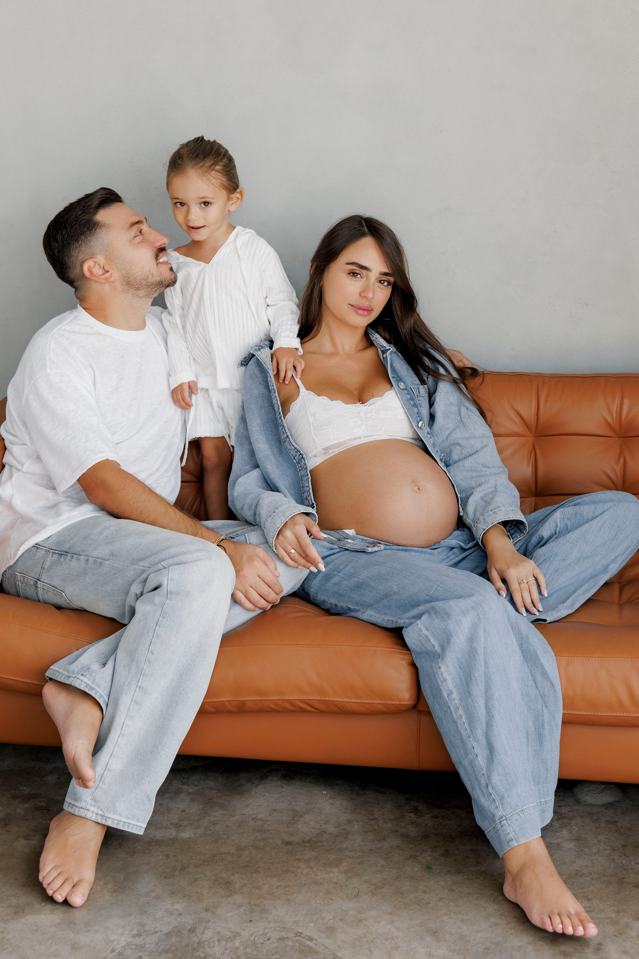 Pregnancy photoshoot inside the studio in Tel Aviv. Главная