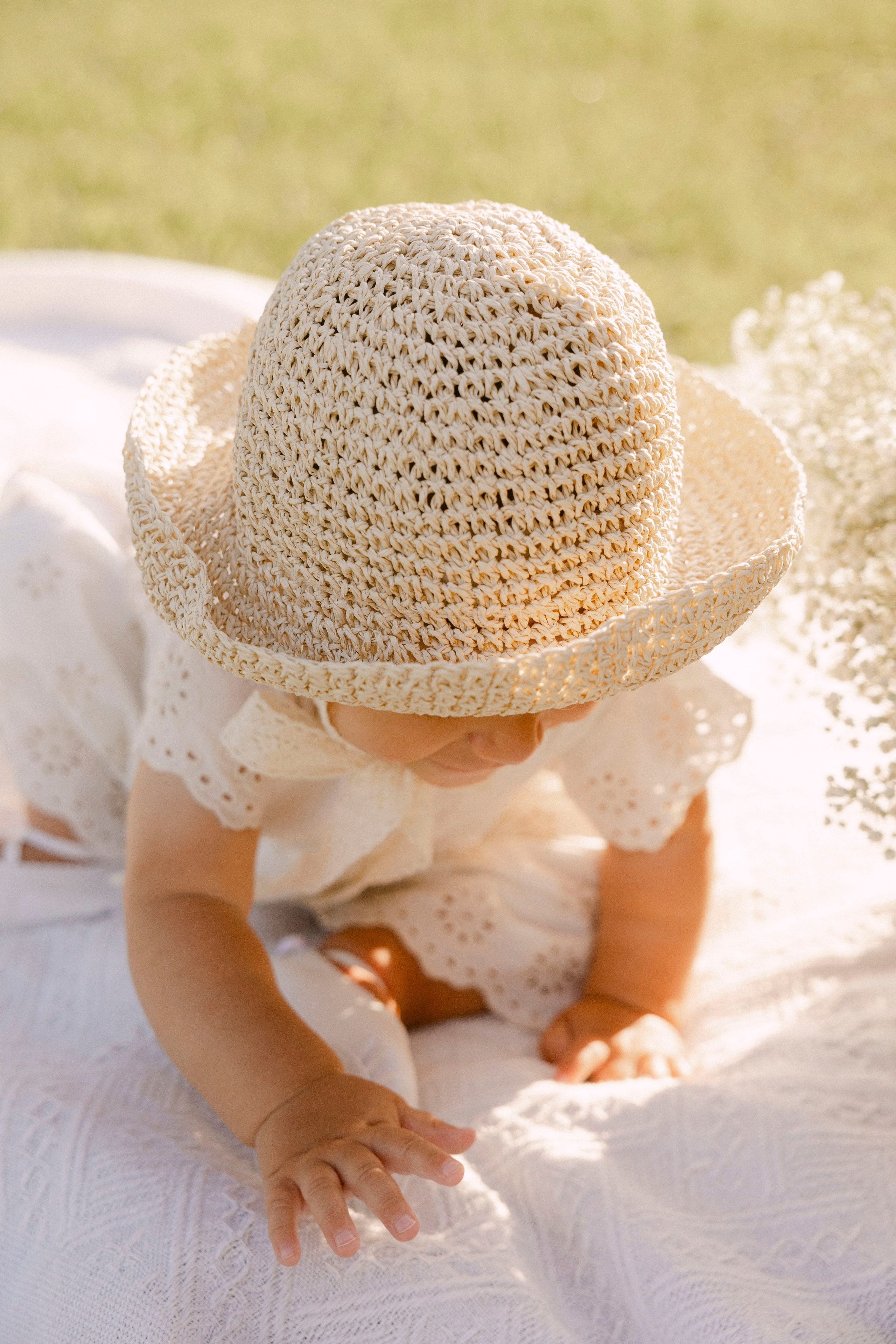 First year photoshoot inside the park (sunset). Wedding and family photographer