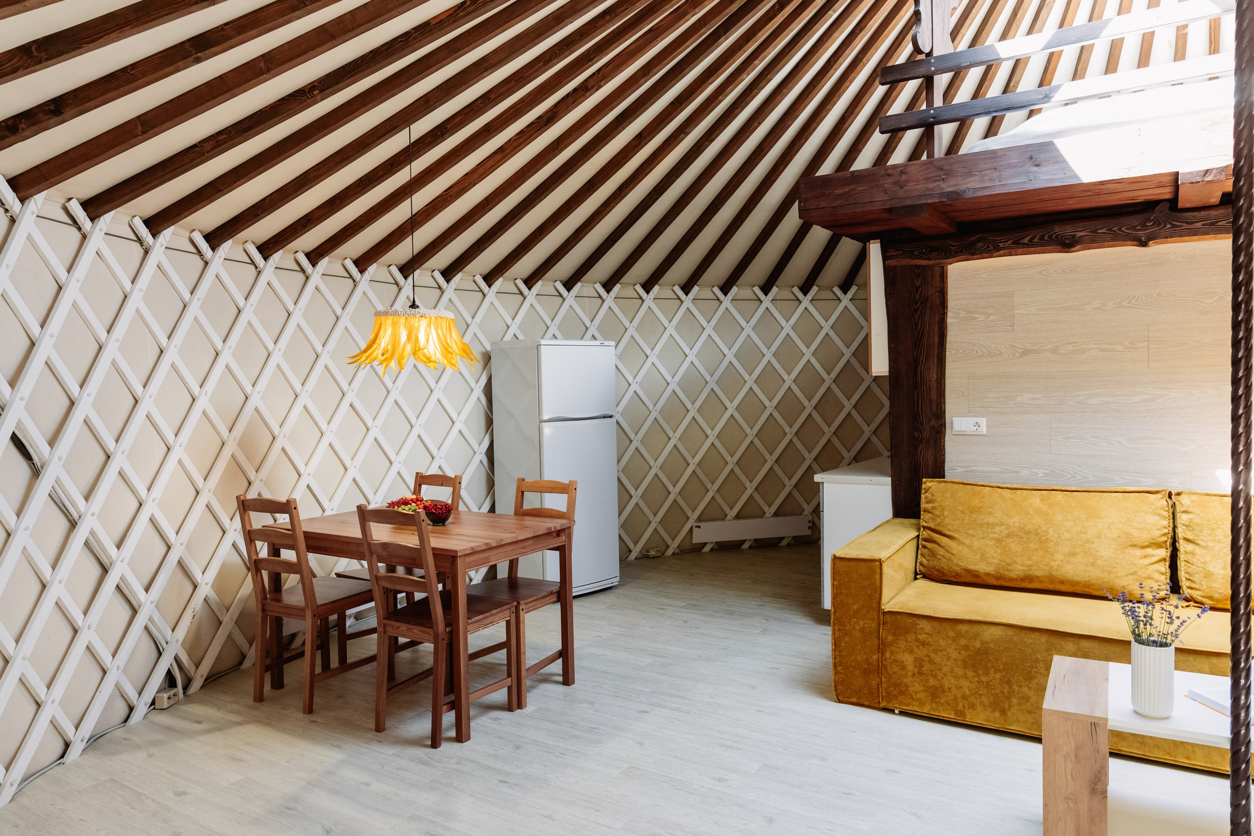 БЕРЕЗКА ВИЛАДЖ | Глэмпинг в Коломне | Юрта «Янтарная». ФОТОГРАФ ИРИНА ШАМАТАВА