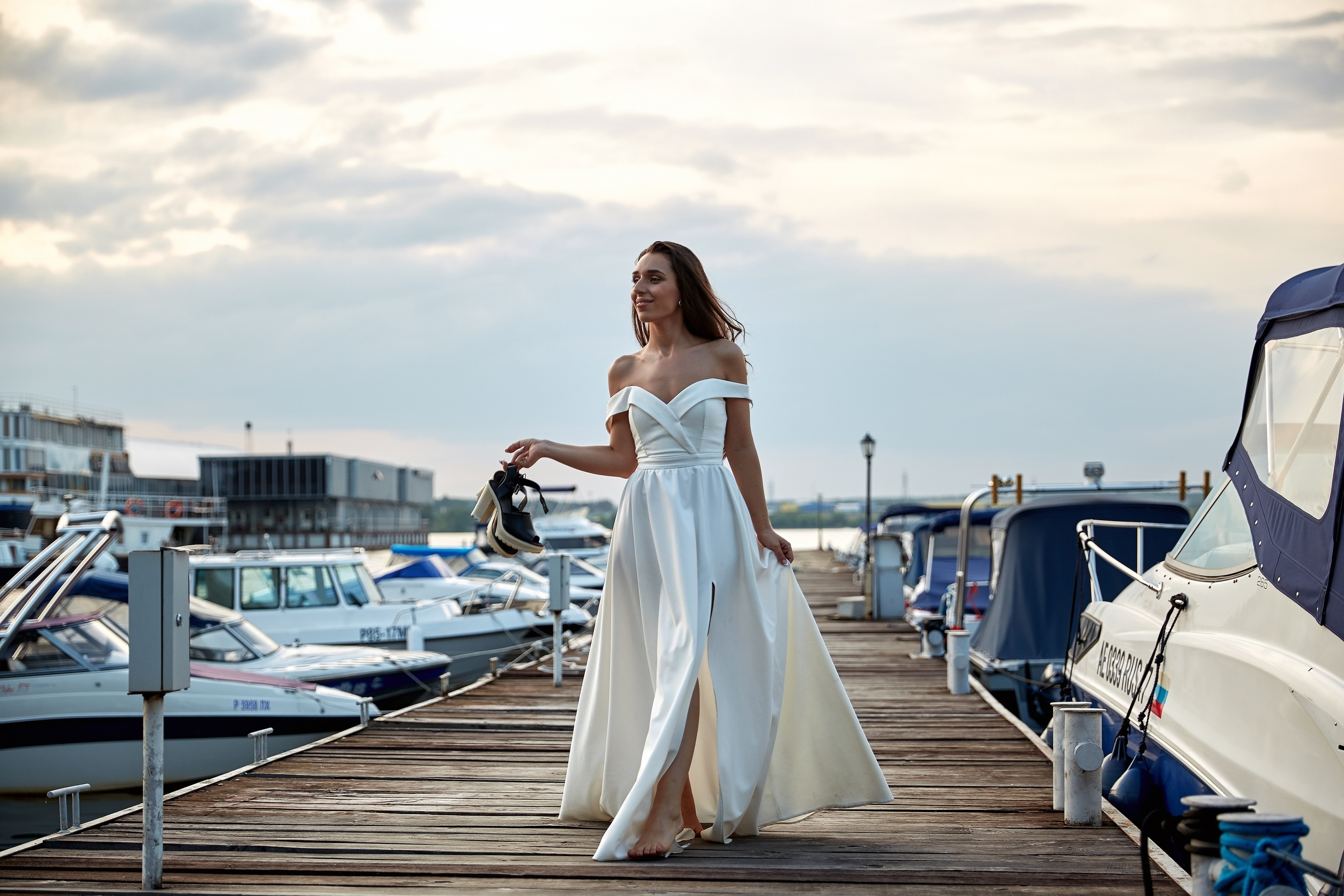 Свадебная фотосессия в яхт-клубе. Свадебный и семейный фотограф Москва, Звенигород, Одинцово, Можайск,