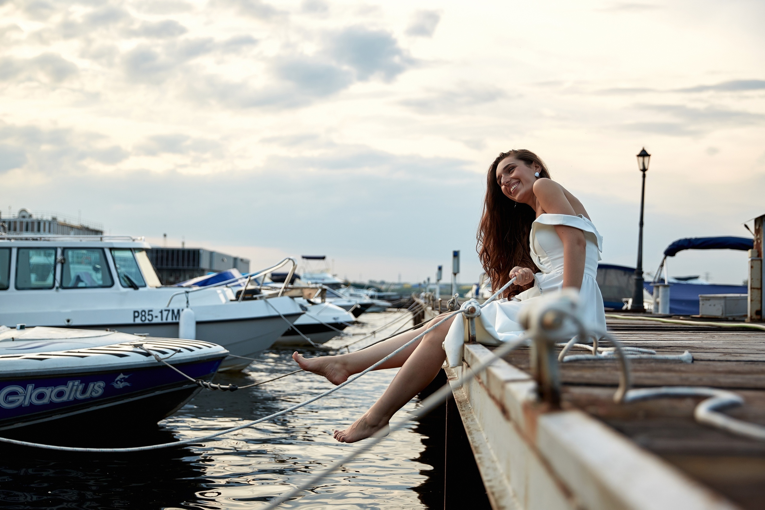 Свадебная фотосессия в яхт-клубе. Свадебный и семейный фотограф Москва, Звенигород, Одинцово, Можайск,