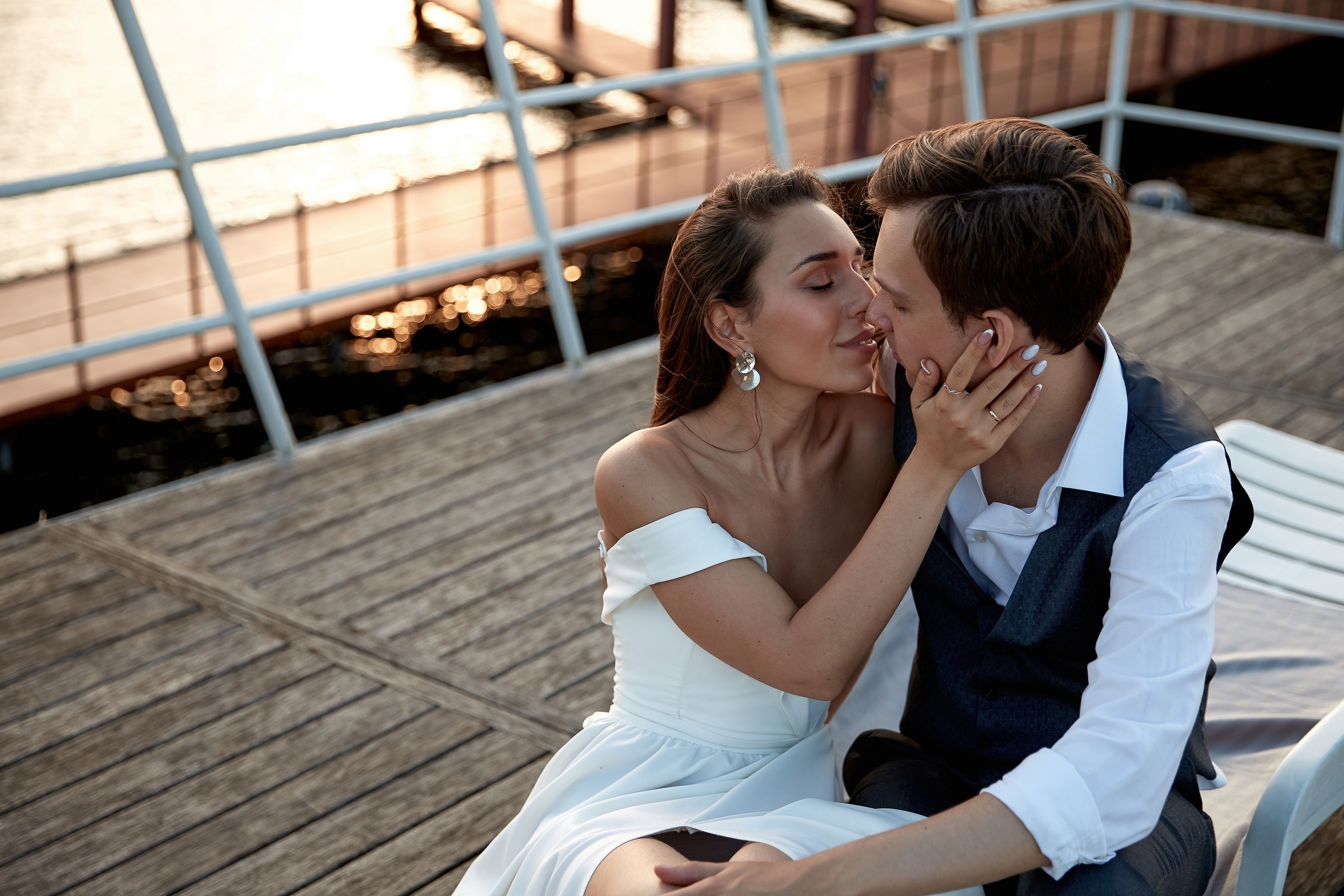 Свадебная фотосессия в яхт-клубе. Свадебный и семейный фотограф Москва, Звенигород, Одинцово, Можайск,