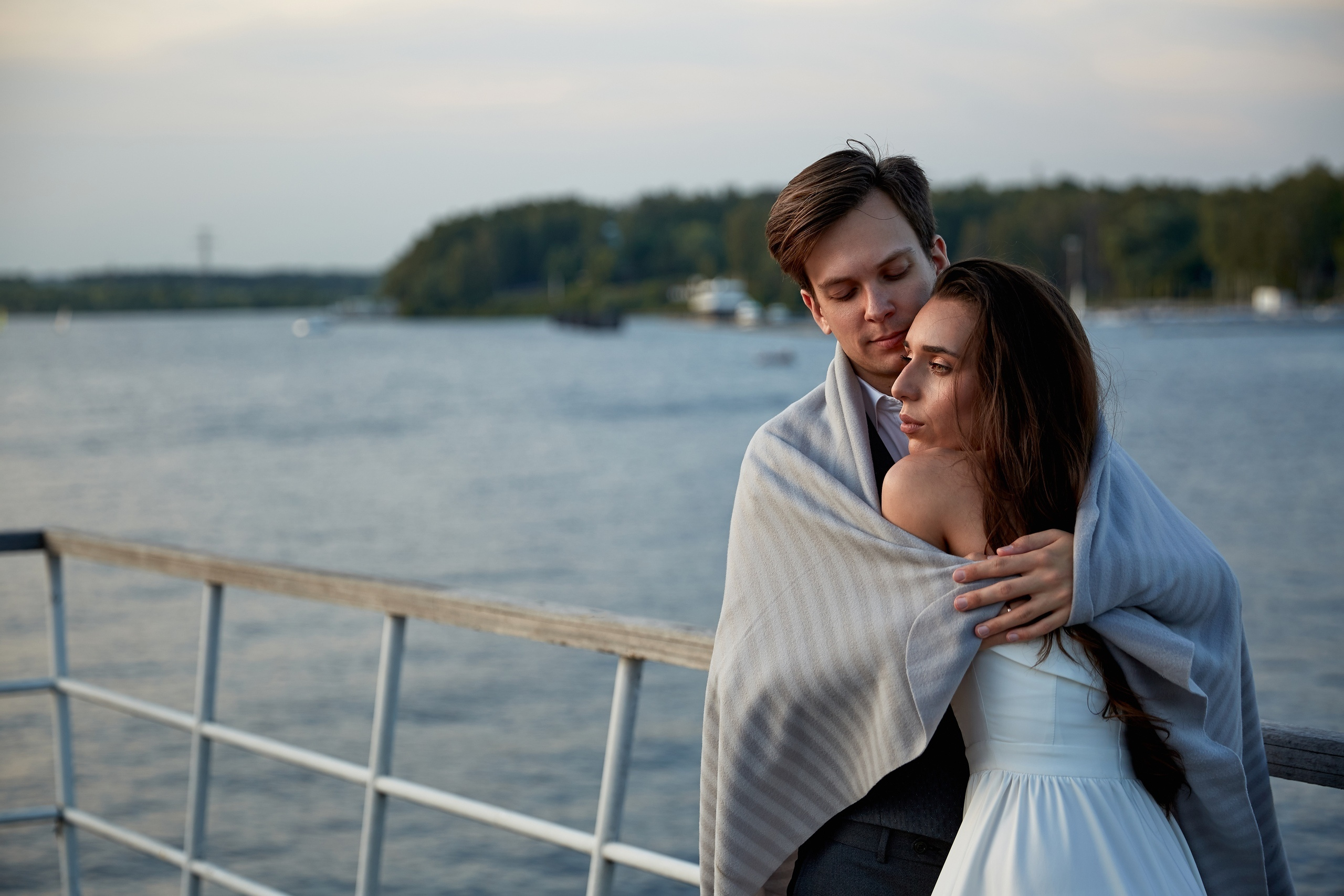 Свадебная фотосессия в яхт-клубе. Свадебный и семейный фотограф Москва, Звенигород, Одинцово, Можайск,