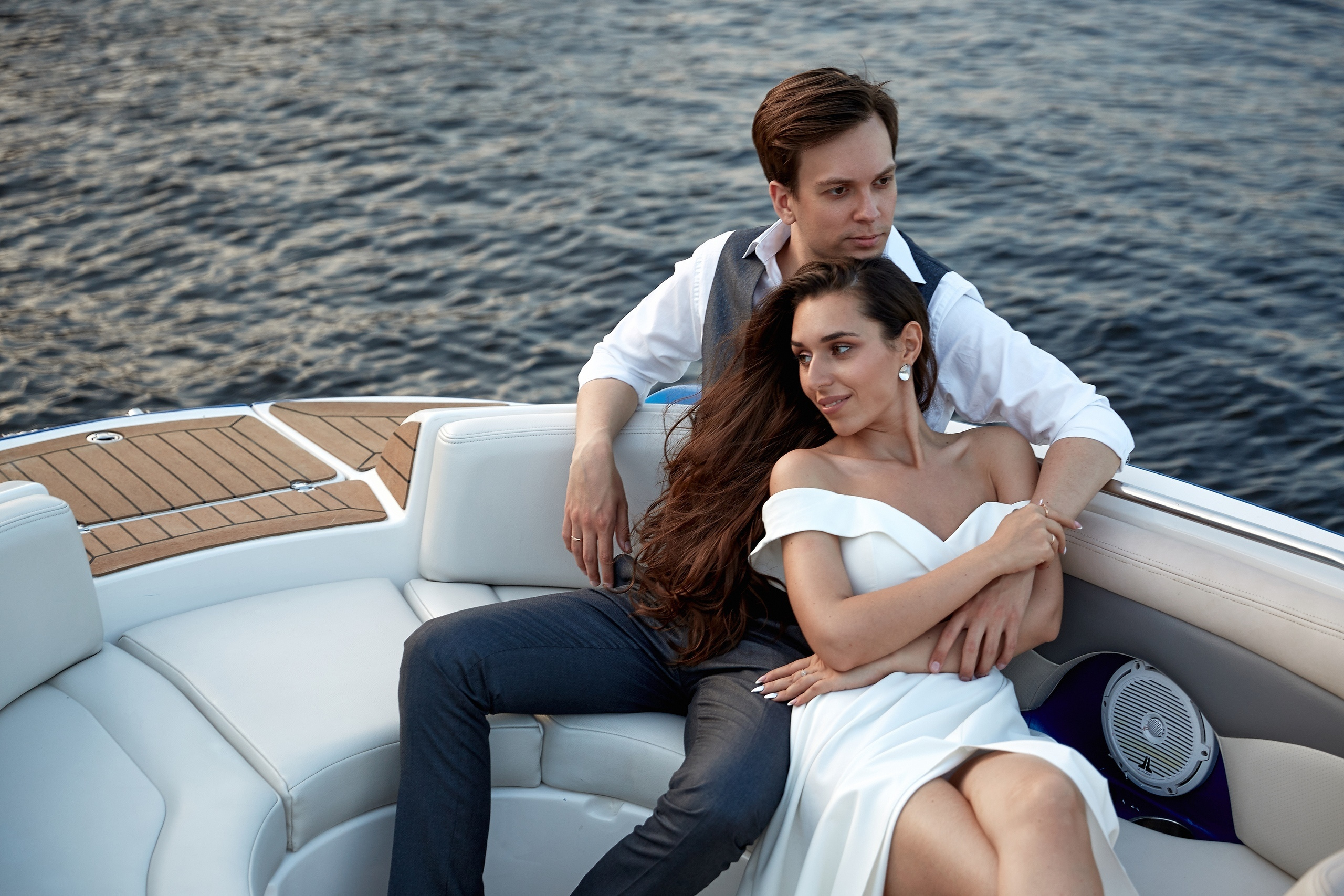 Свадебная фотосессия в яхт-клубе. Свадебный и семейный фотограф Москва, Звенигород, Одинцово, Можайск,