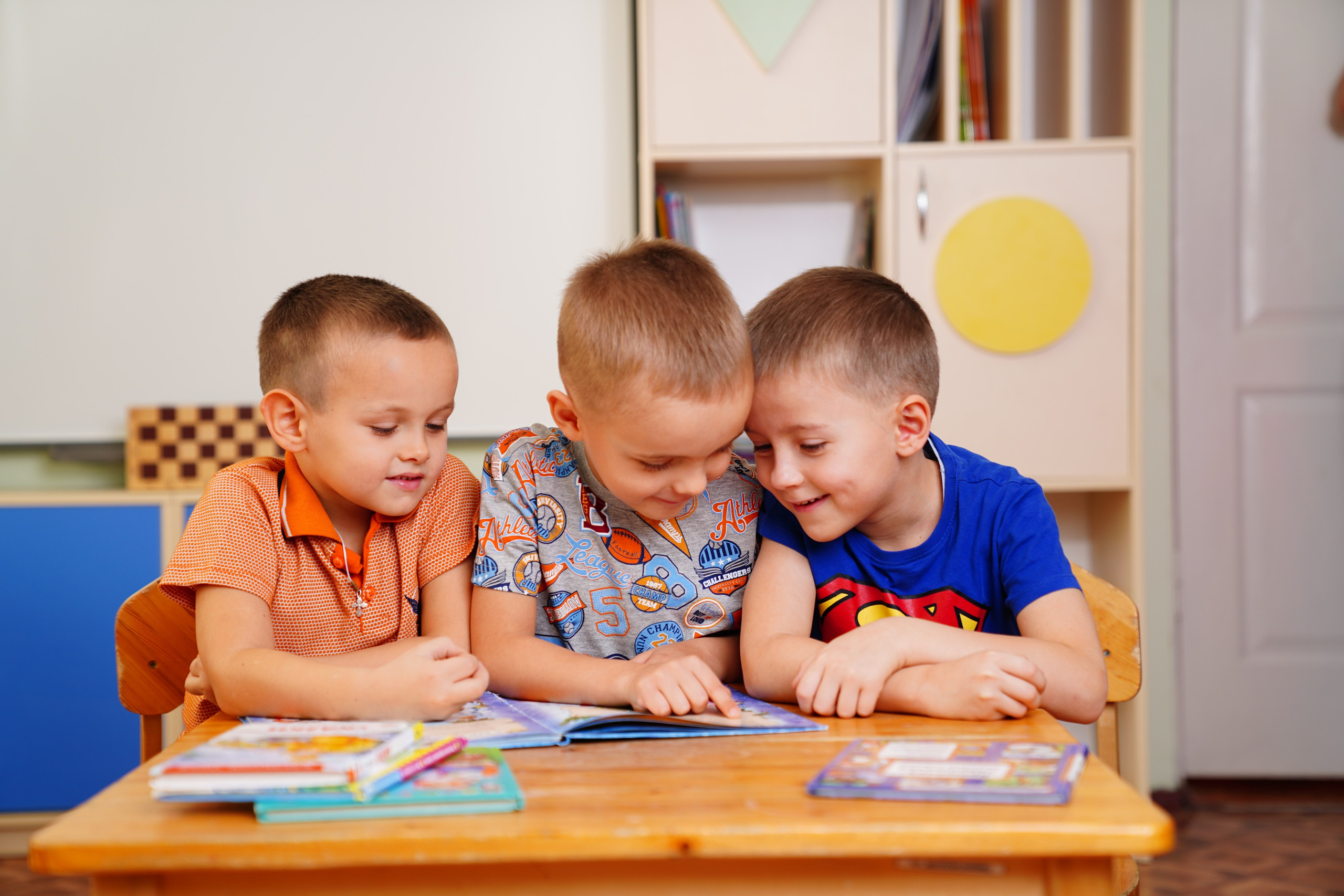 Мелкие группы. MEMENTO.Выпускные альбомы, школьные, юбилейные и другие книги. Ростов-на-Дону