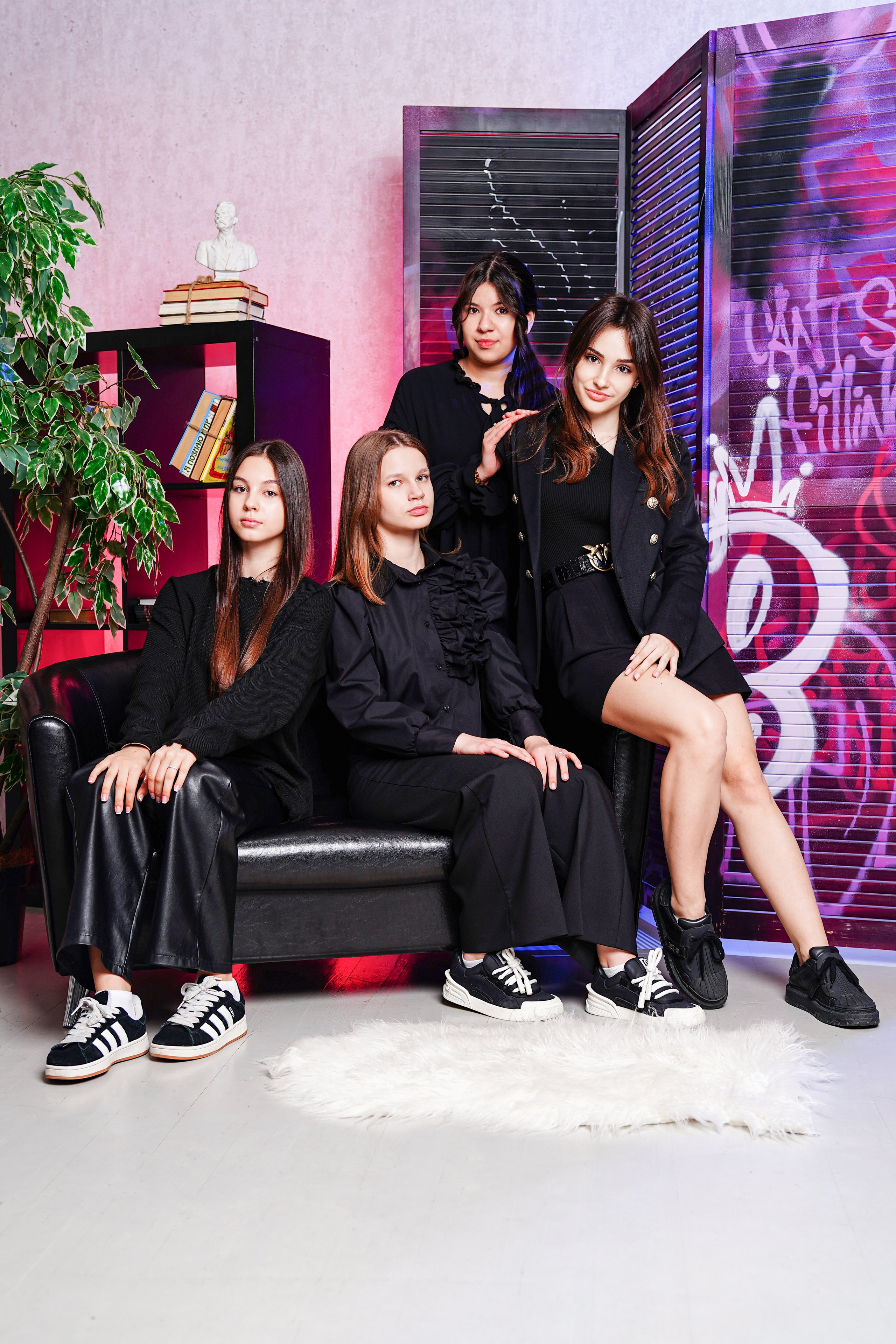 Мелкие группы / старшие классы. MEMENTO.Выпускные альбомы, школьные, юбилейные и другие книги. Ростов-на-Дону