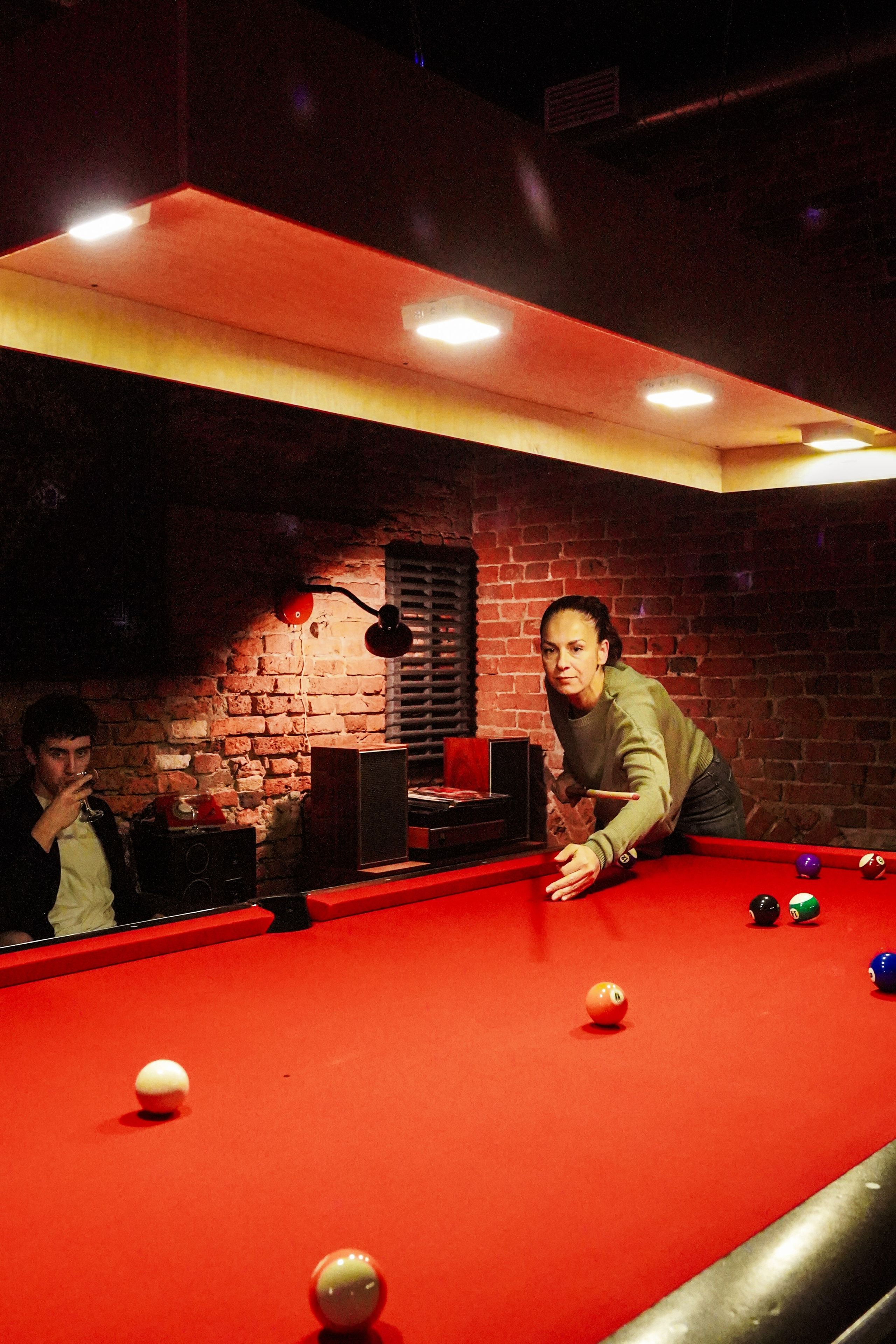 Бильярдная. ОЧЕНЬ ПЛОХОЙ ФОТОГРАФ